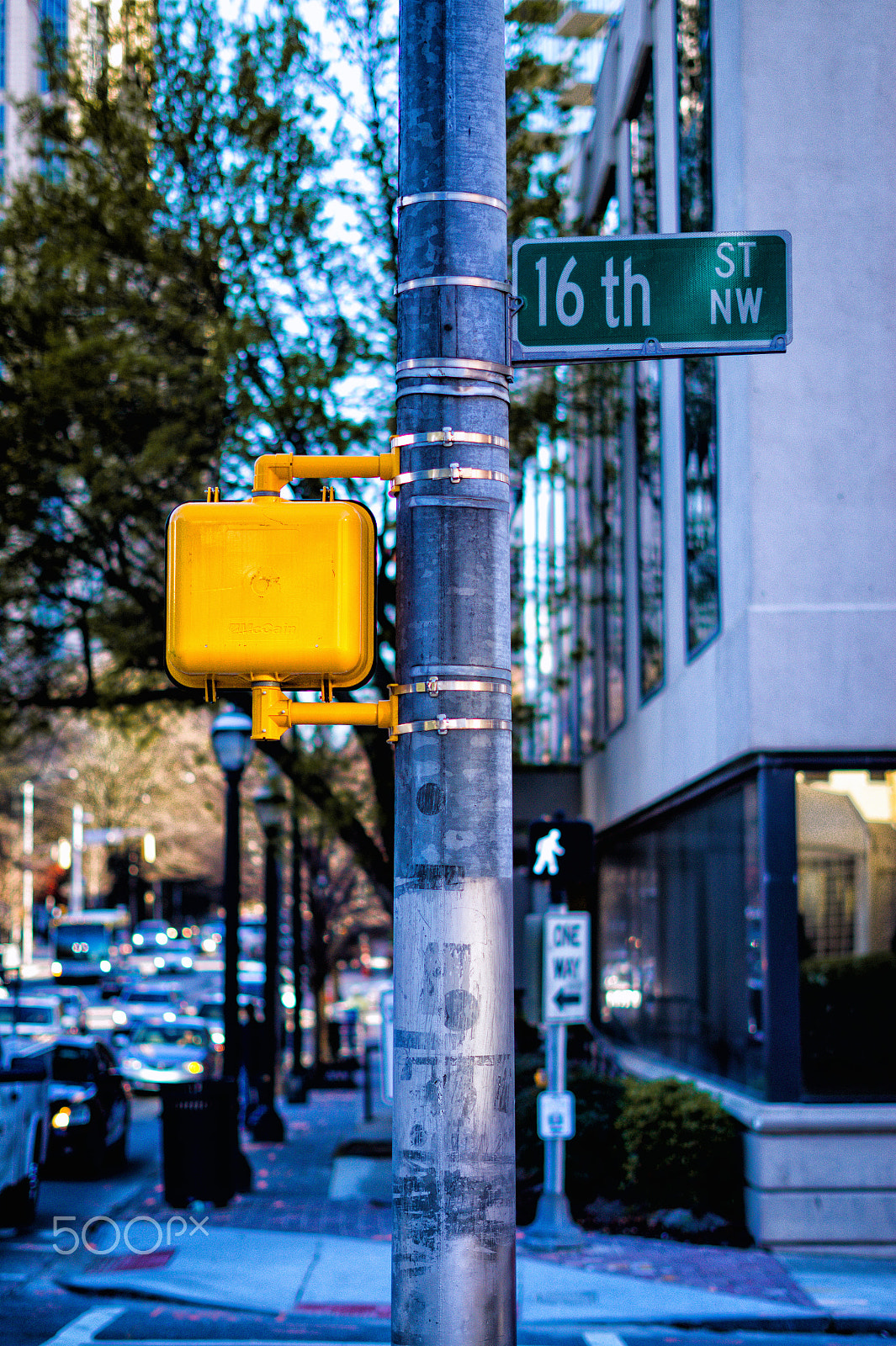 50mm F1.8 sample photo. 16th street nw. photography