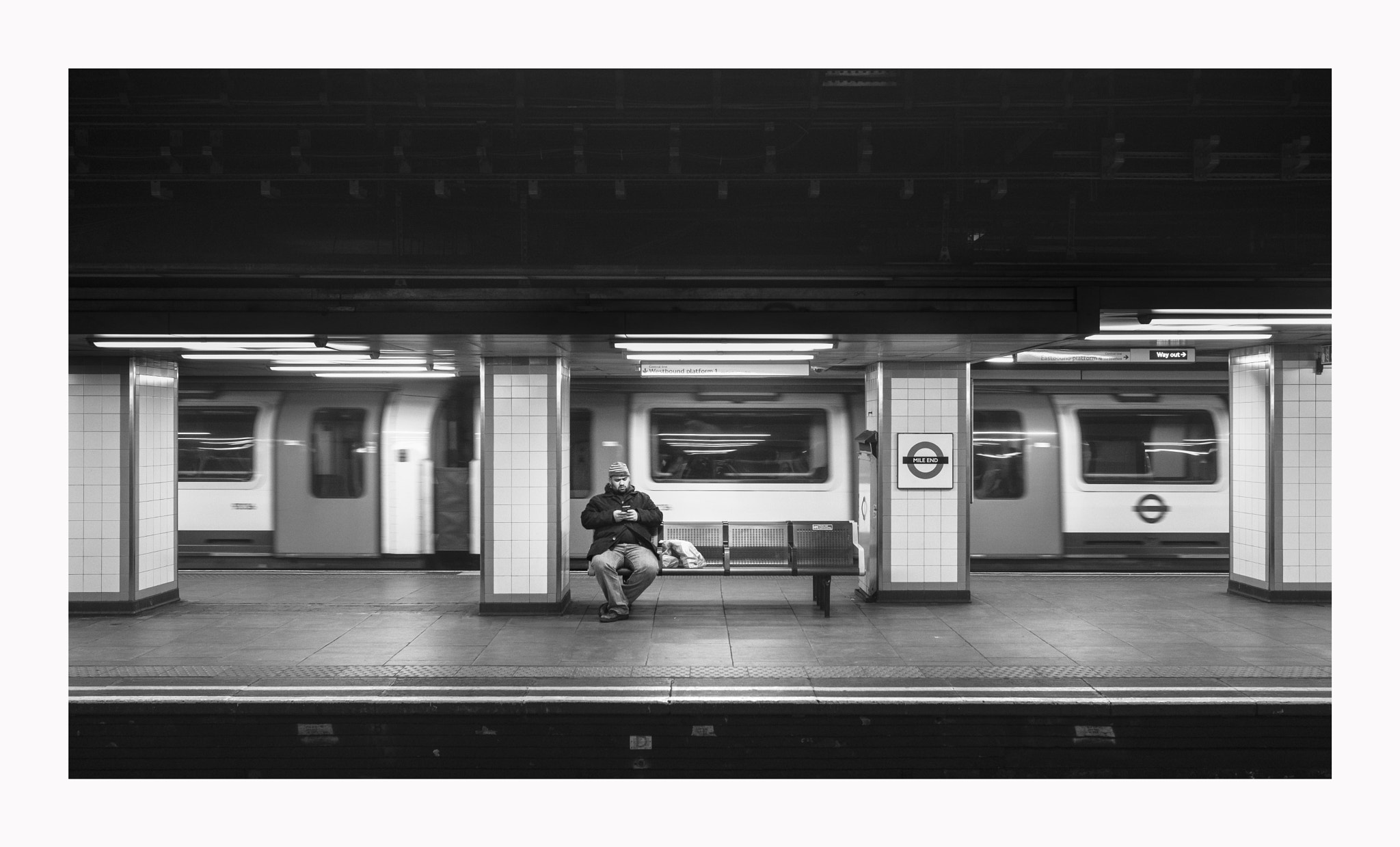 Fujifilm X-Pro2 + Fujifilm XF 23mm F1.4 R sample photo. Waiting for the train photography