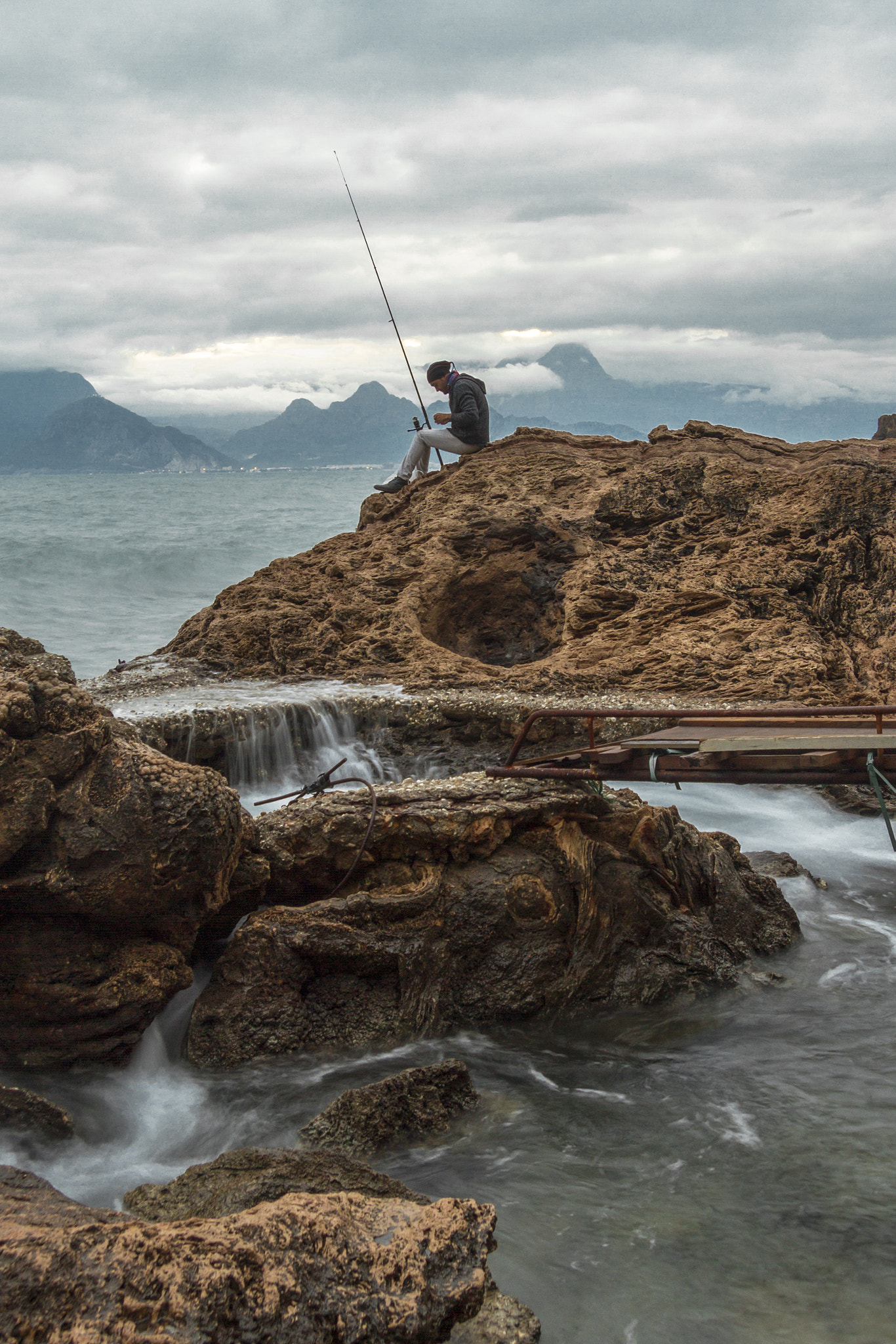 Canon EF-S 17-85mm F4-5.6 IS USM sample photo. Bambus beach fisherman / antalya photography
