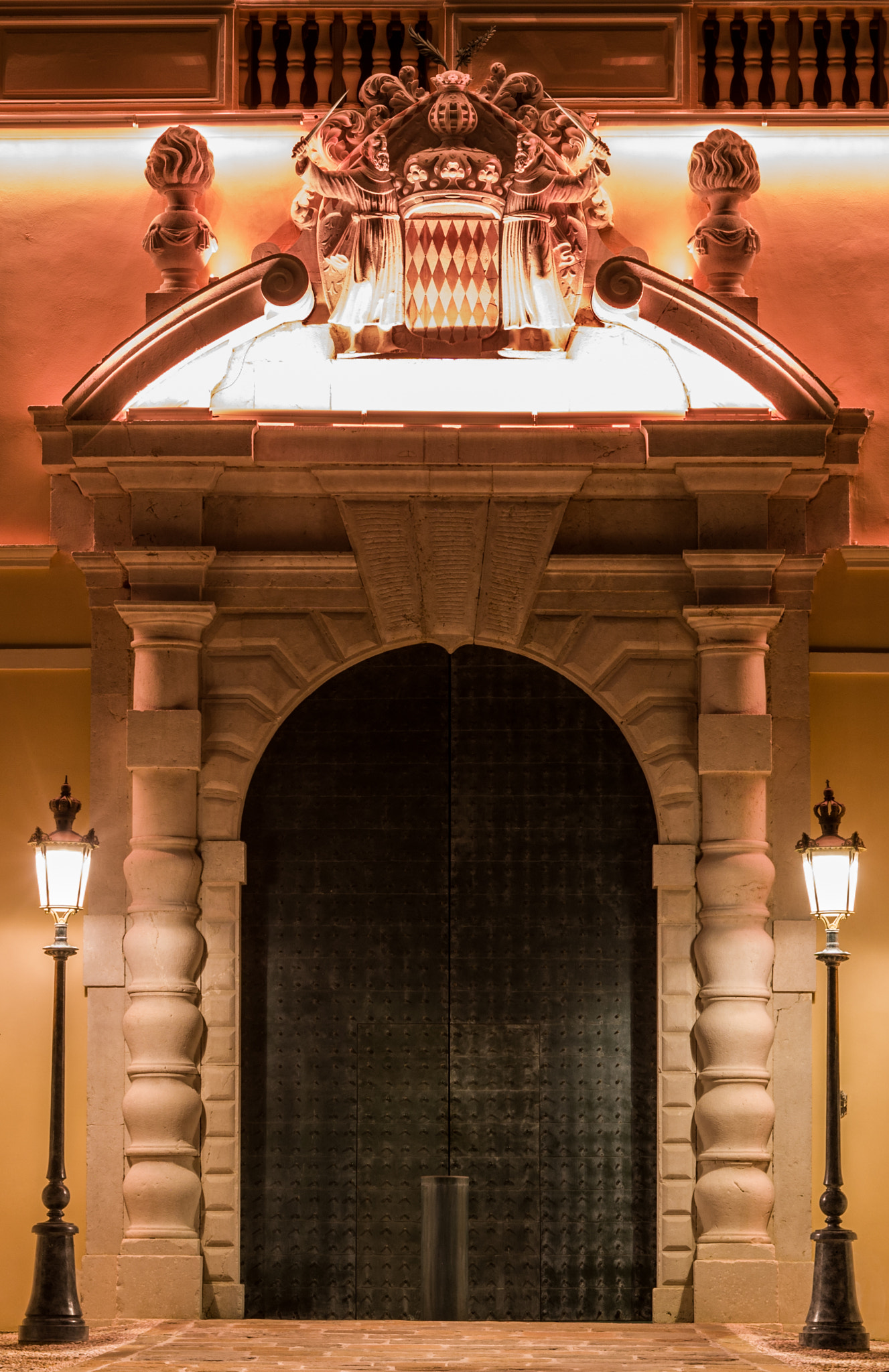 Pentax K-70 + Pentax smc DA 50mm F1.8 sample photo. Palace entrance  photography