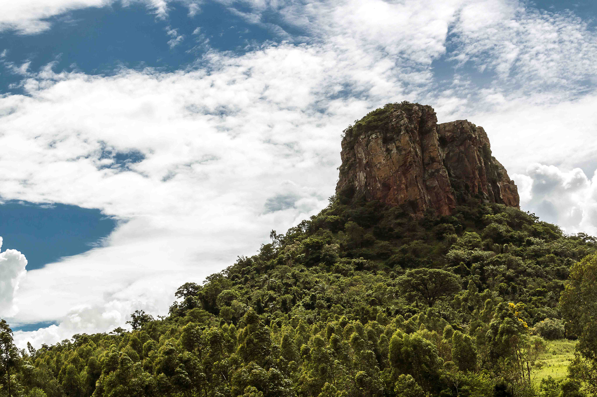 Canon EOS 70D + Canon EF 28-135mm F3.5-5.6 IS USM sample photo. Analândia, morro do cuzcuzeiro photography