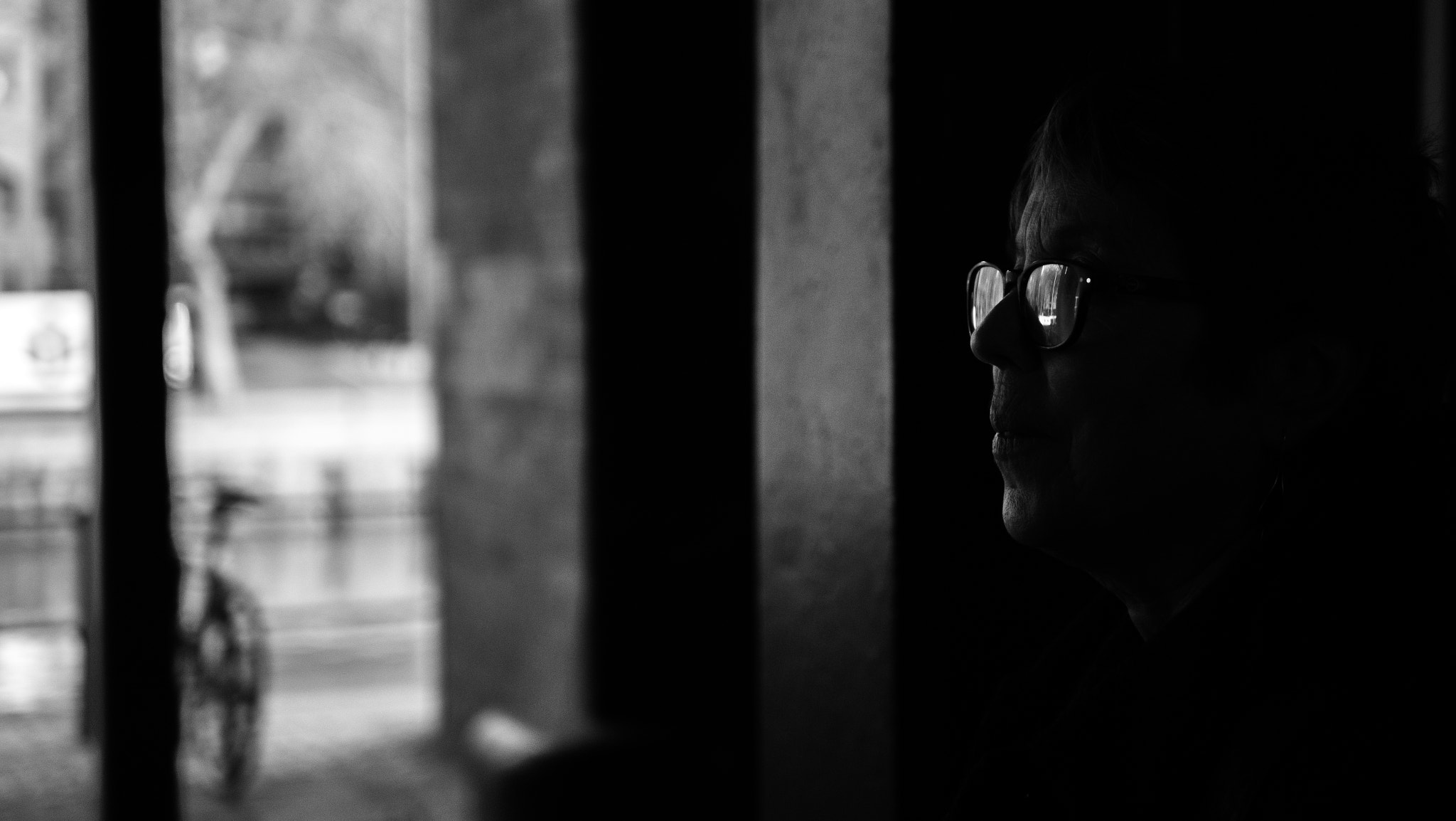 Panasonic Lumix DMC-GX8 + Panasonic Leica DG Summilux 25mm F1.4 II ASPH sample photo. Reflections from the shadows photography