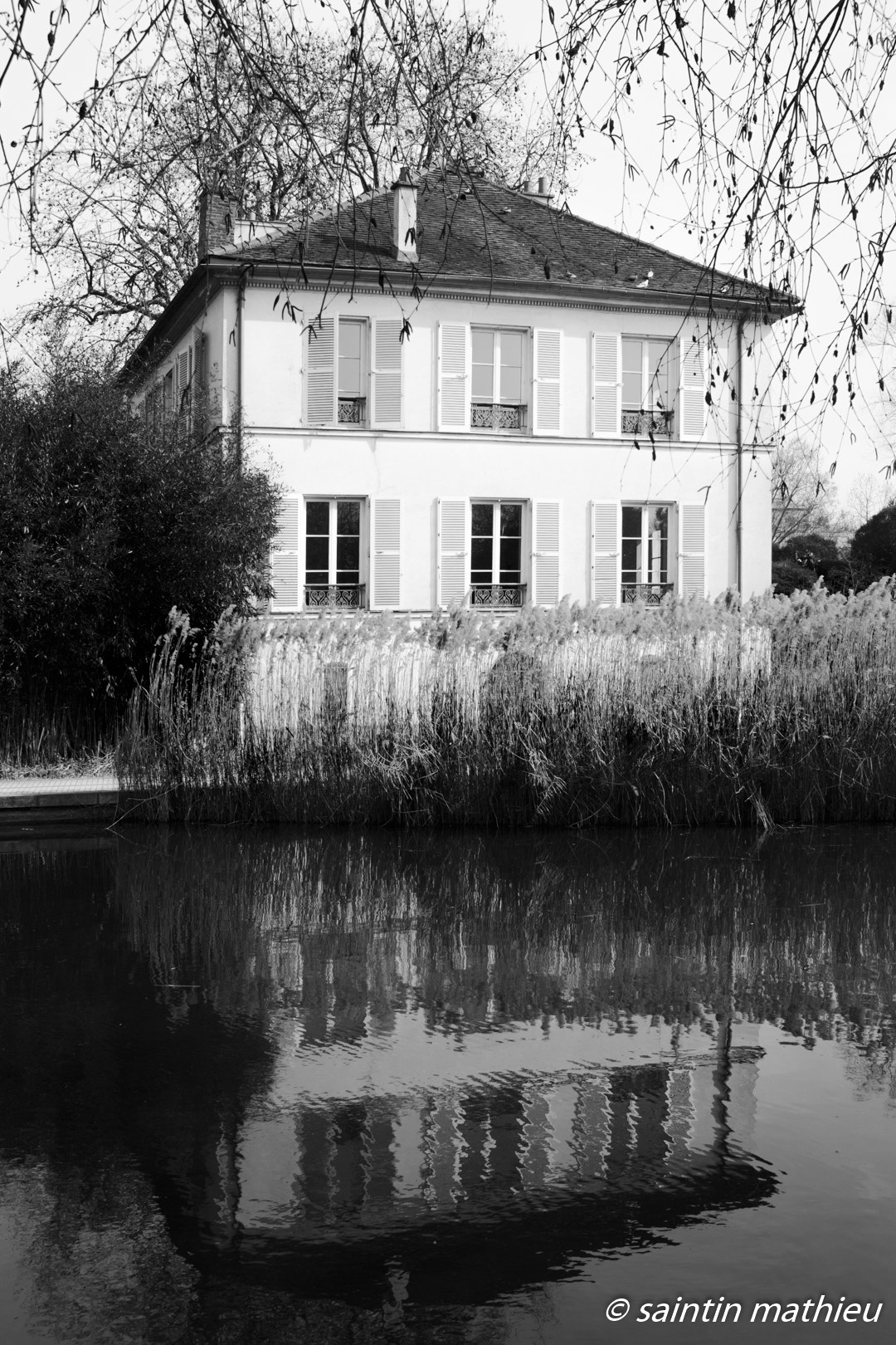 Canon EF-S 24mm F2.8 STM sample photo. Maison du lac. parc de bercy photography