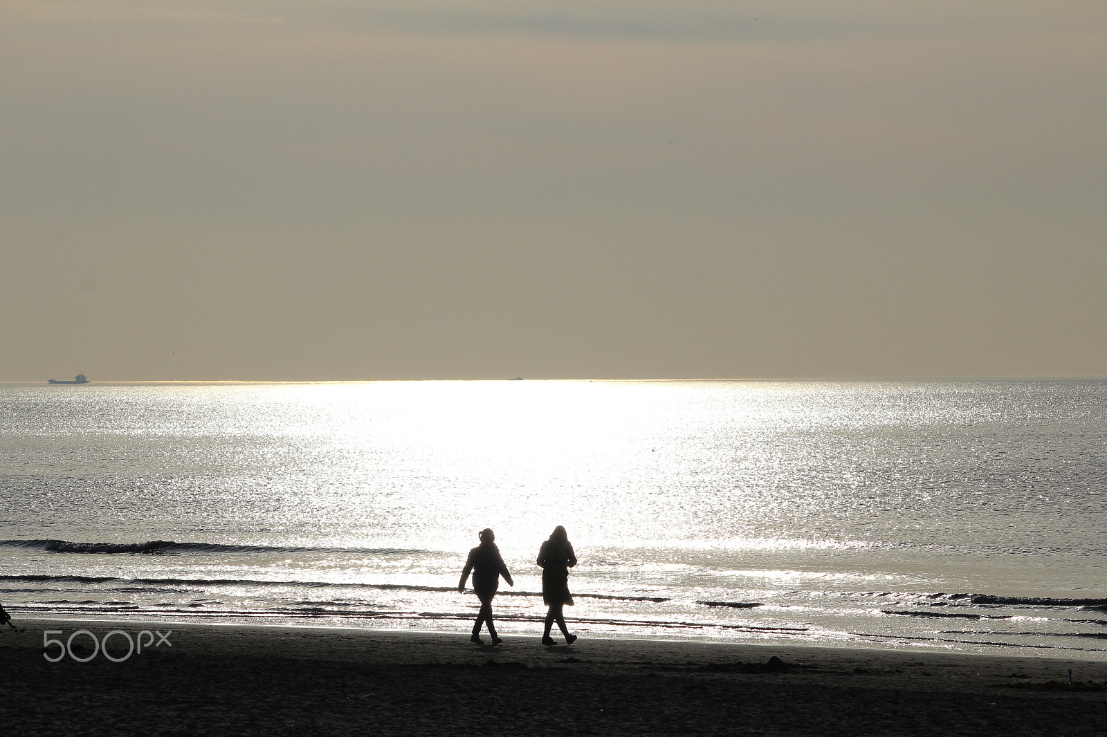 Canon EOS 1200D (EOS Rebel T5 / EOS Kiss X70 / EOS Hi) sample photo. Walks on the beach photography