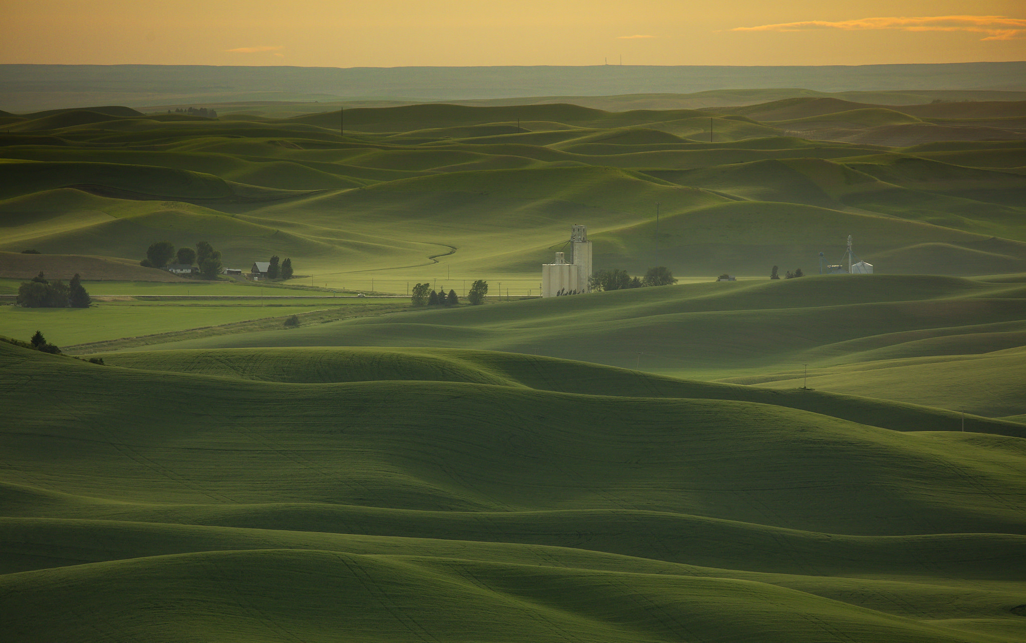 Canon EOS 5DS R + Canon EF 100-400mm F4.5-5.6L IS II USM sample photo. Sunset on the palouse photography