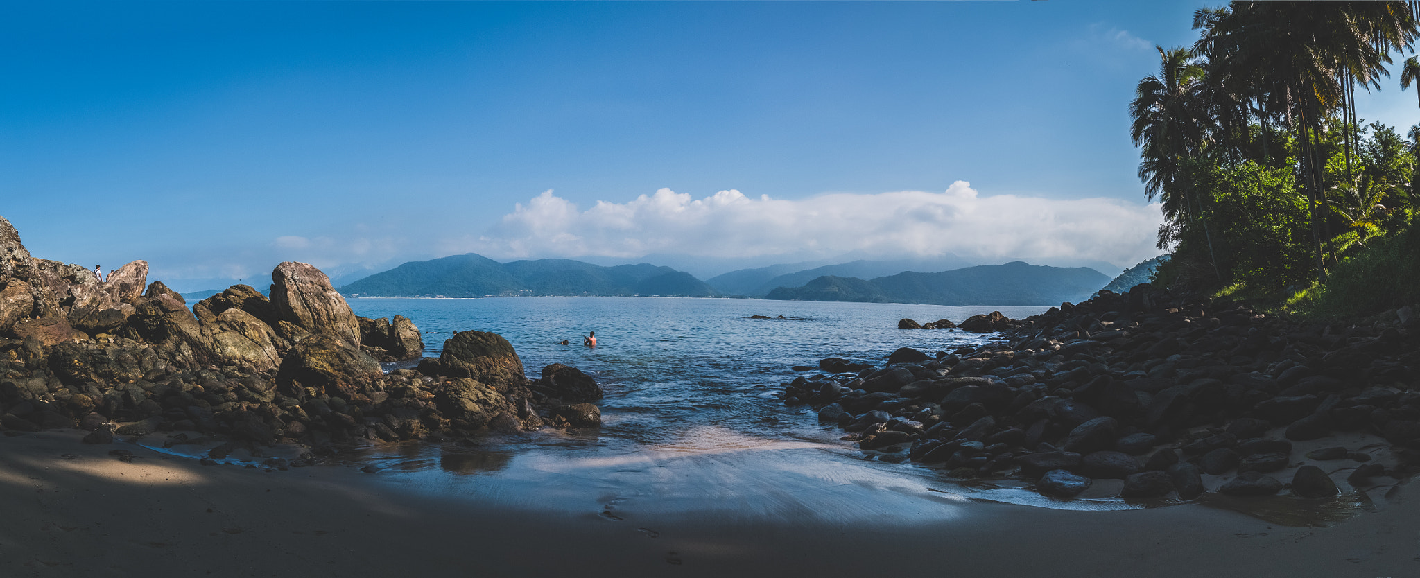 Canon EF 16-35mm F4L IS USM sample photo. Tiny beach at island photography