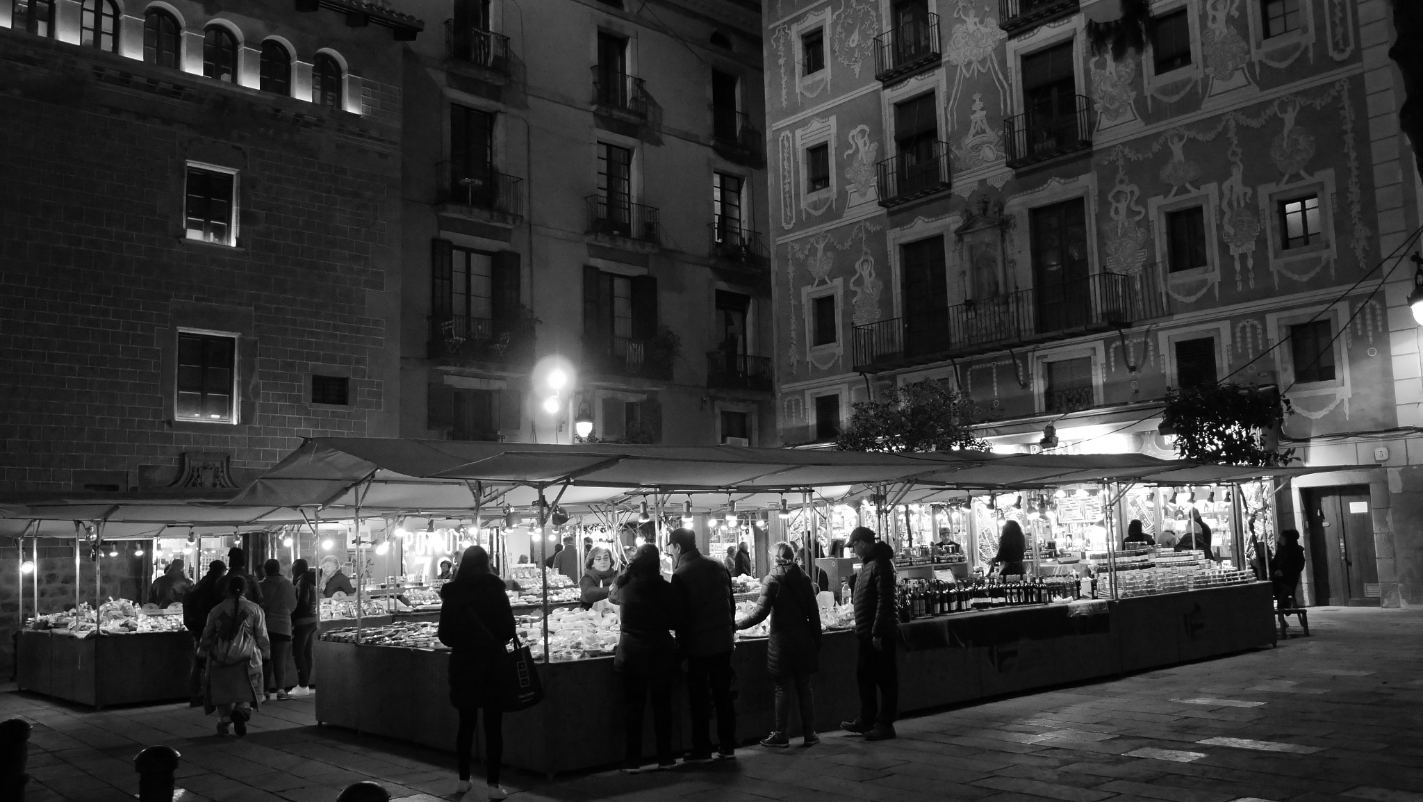 Panasonic Lumix DMC-GX8 + LEICA DG SUMMILUX 15/F1.7 sample photo. Barcelona - market photography