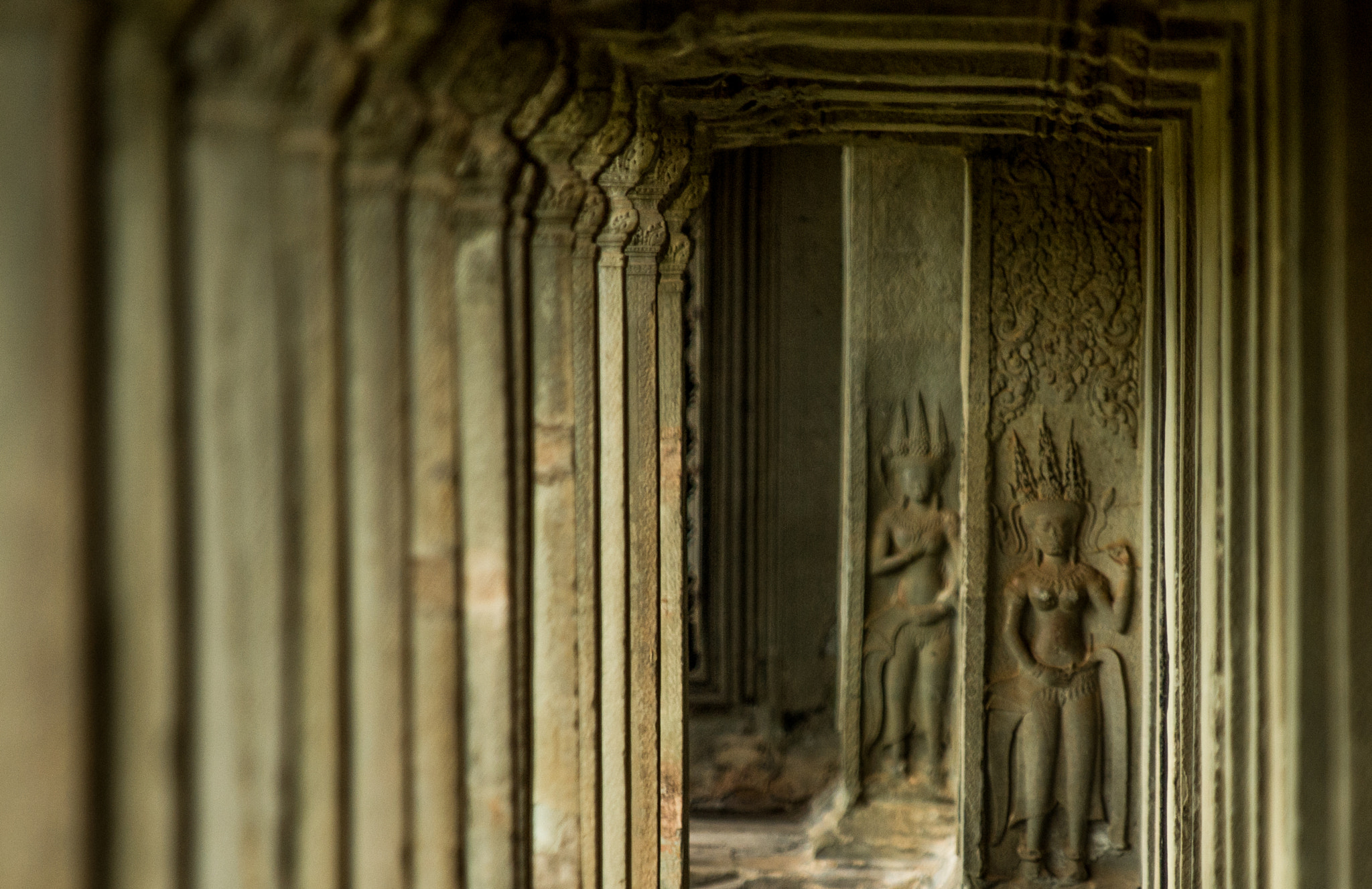 Olympus E-5 + Olympus Zuiko Digital ED 50-200mm F2.8-3.5 SWD sample photo. Scripture reliefs at angkor wat photography