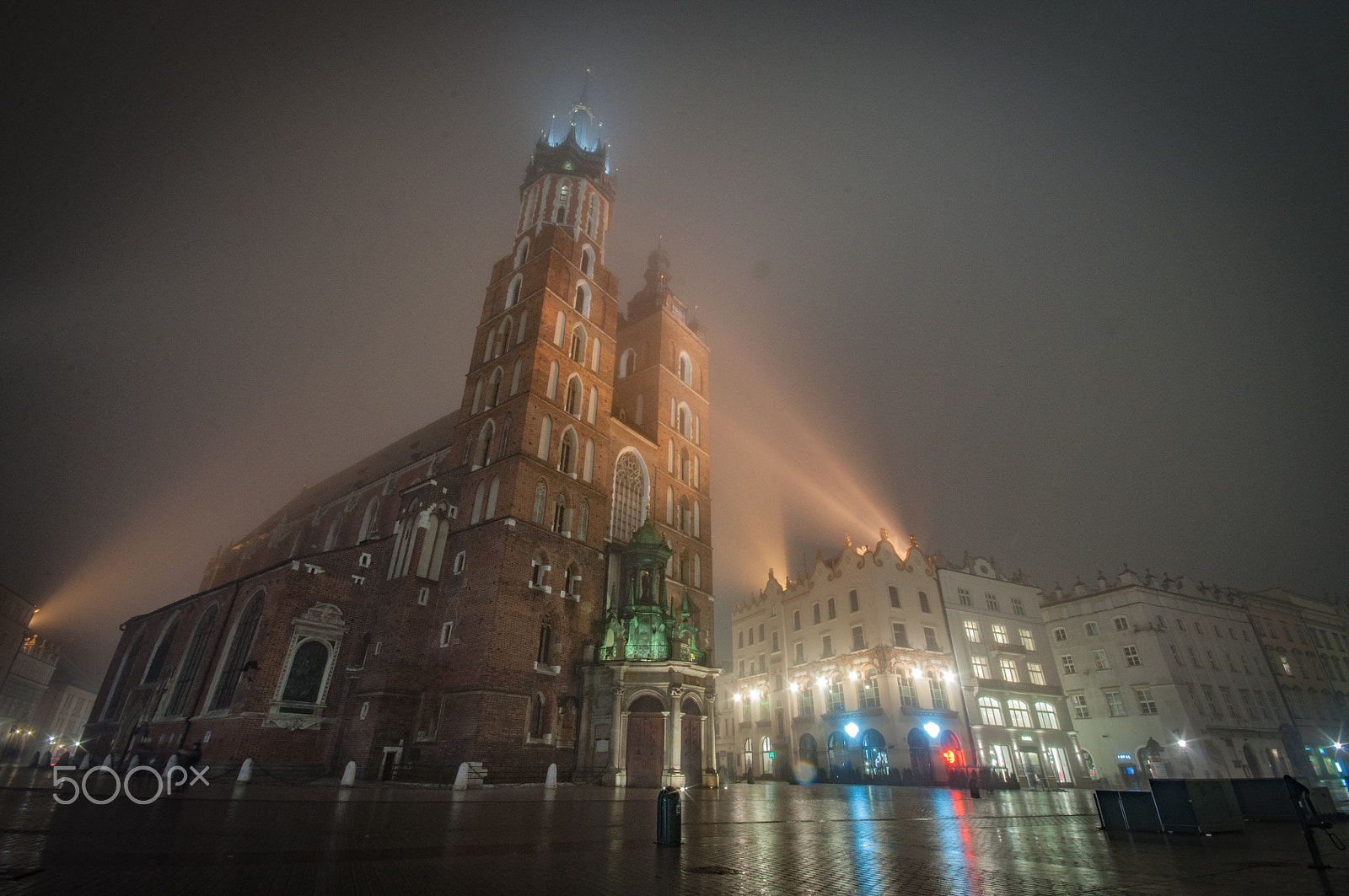 Sigma 10-20mm F4-5.6 EX DC HSM sample photo. St. mary's church in cracow / poland photography
