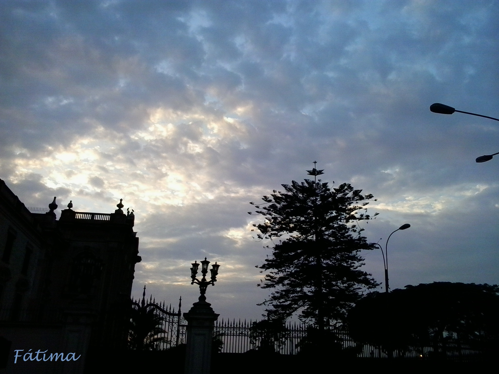 Samsung Galaxy Music Duos sample photo. Palacio de gobierno al atardecer photography