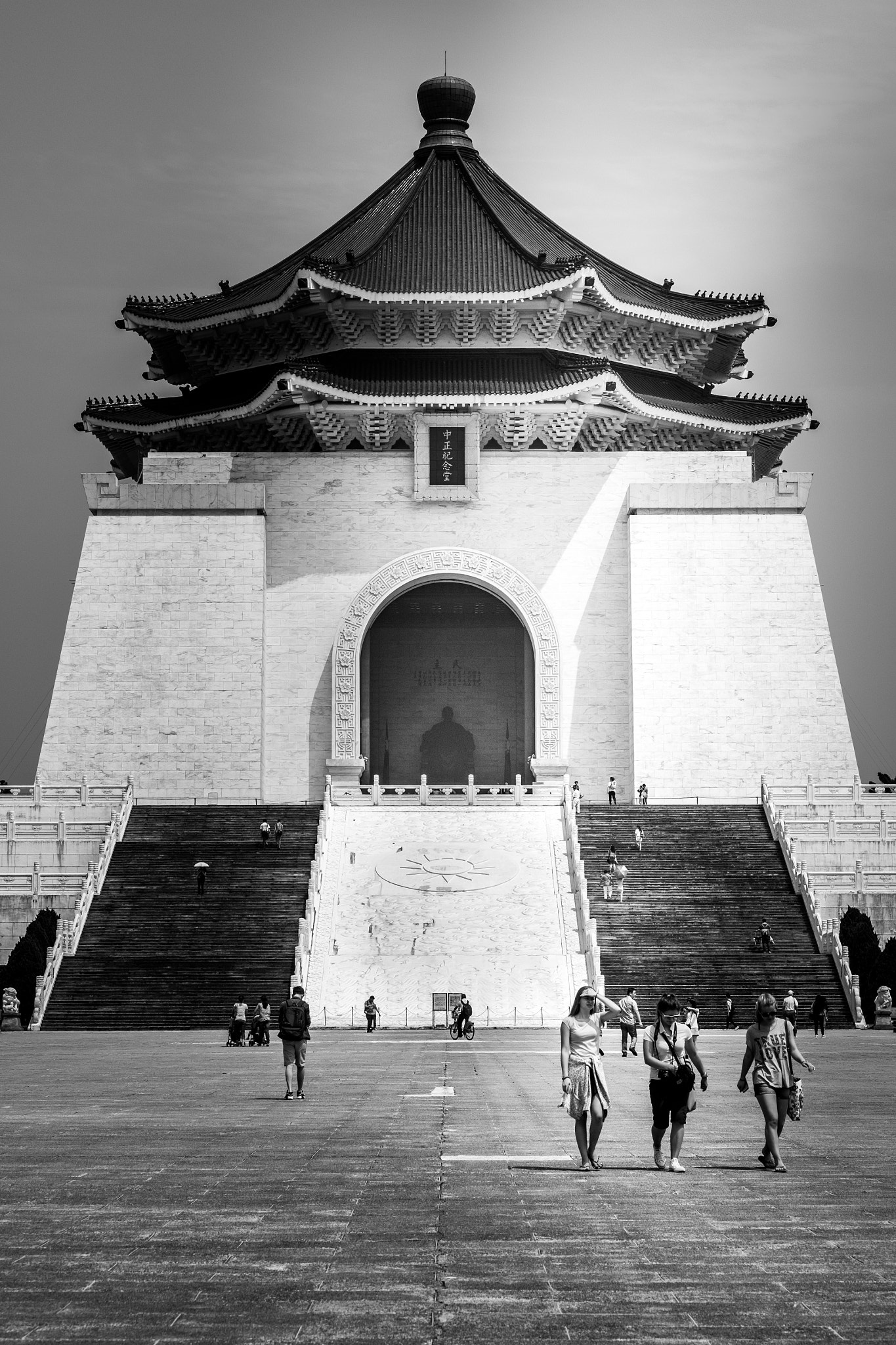 Fujifilm X-T1 + Fujifilm XF 56mm F1.2 R sample photo. Chiang kai shek memorial photography