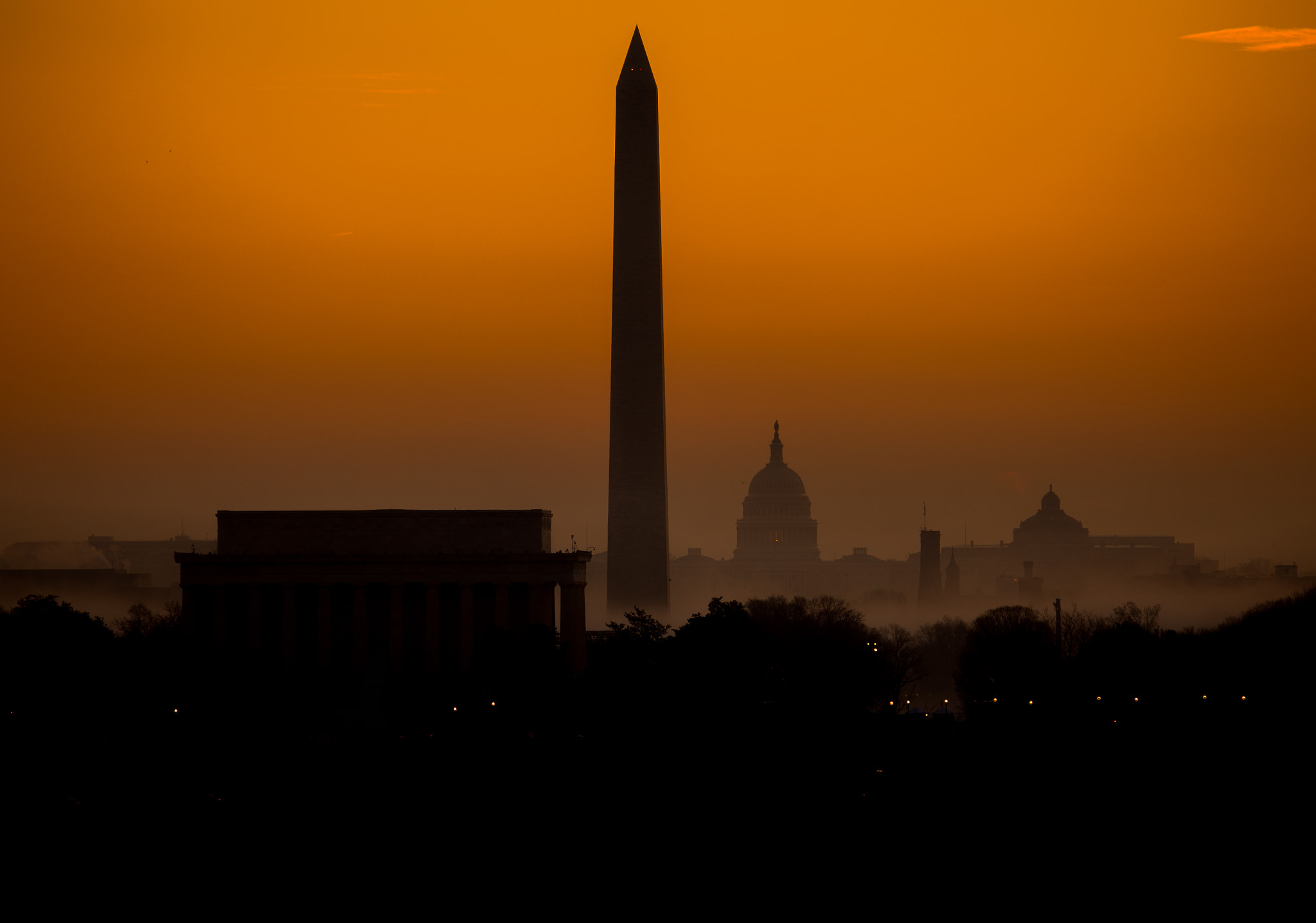 Canon EF 100-400mm F4.5-5.6L IS USM sample photo. Washington dc foggy sunrise photography
