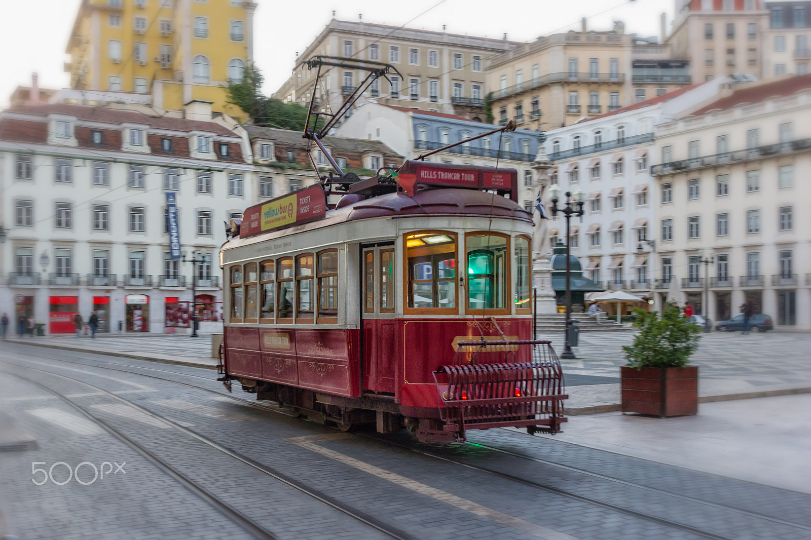 Canon EF 24-70mm F4L IS USM sample photo. Lisbon trolley car photography