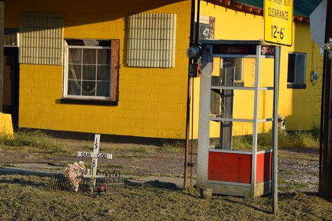 Nikon D3300 + Nikon AF-S DX Nikkor 18-200mm F3.5-5.6G ED VR II sample photo. Yellow building with phone booth and memorial photography