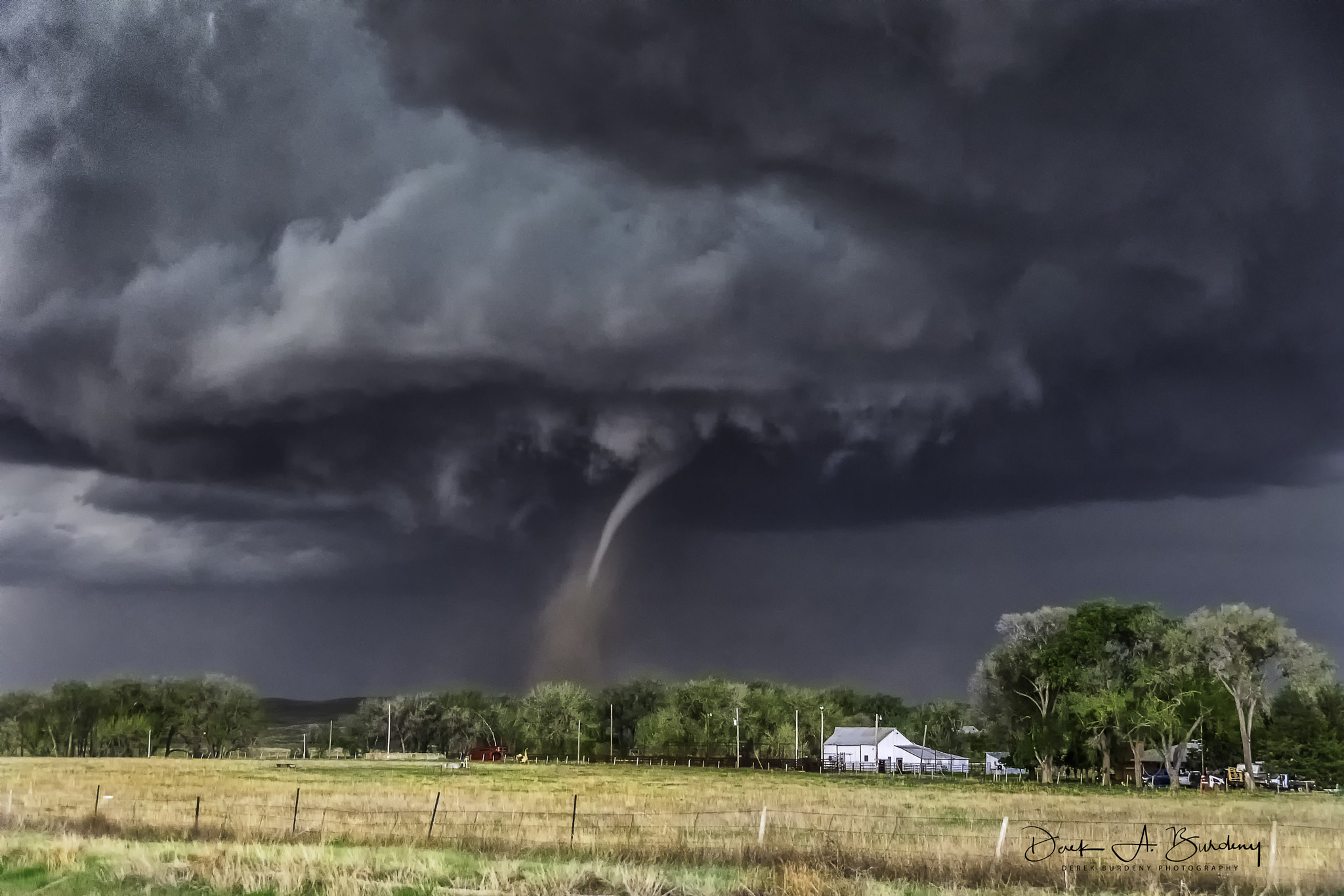 Nikon D5 + Nikon AF-S Nikkor 28-300mm F3.5-5.6G ED VR sample photo. Wray colorado tornado photography