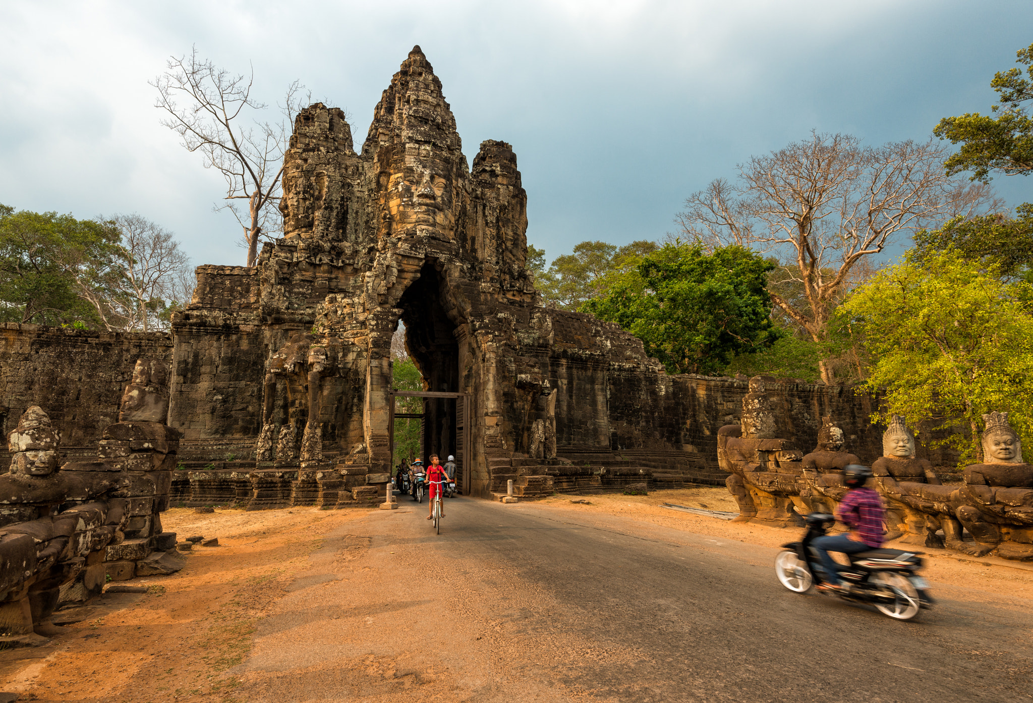 Nikon AF-S Nikkor 16-35mm F4G ED VR sample photo. Angkor wat temples,  cambodia photography
