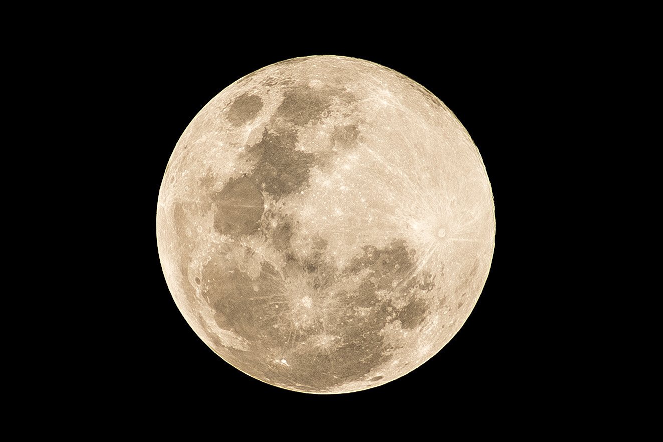 Nikon D5200 + Sigma 70-300mm F4-5.6 DG OS sample photo. Moon photography