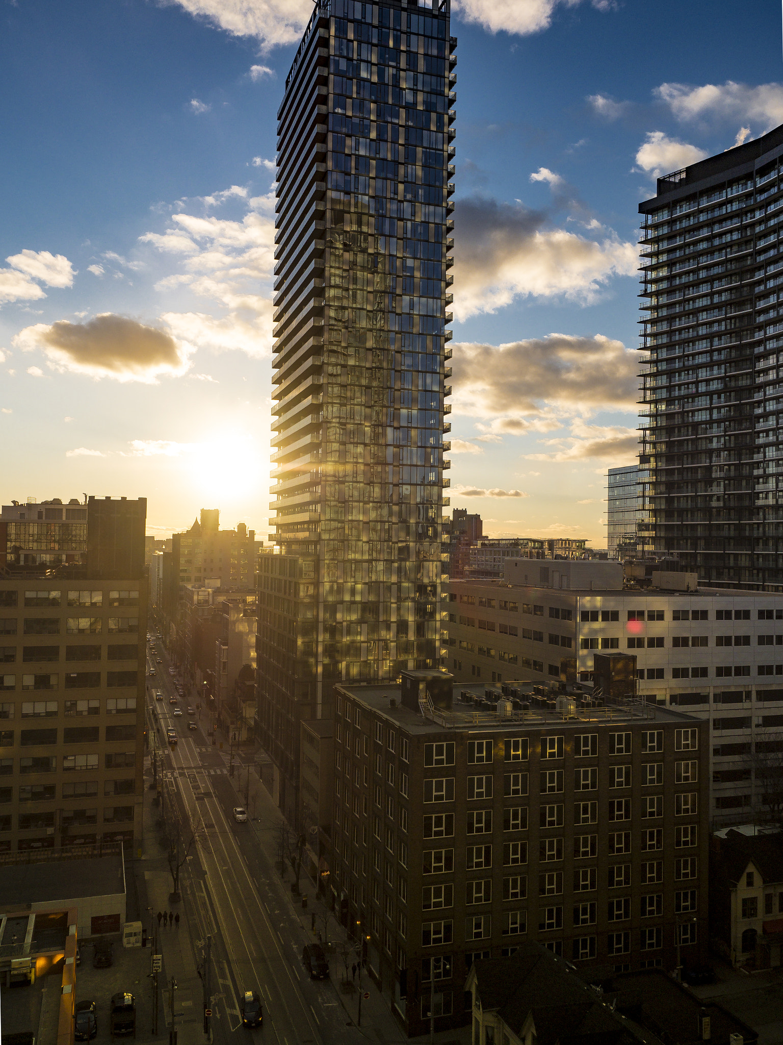 Olympus OM-D E-M1 Mark II + Olympus M.Zuiko Digital ED 12-40mm F2.8 Pro sample photo. Looking west down adelaide street photography