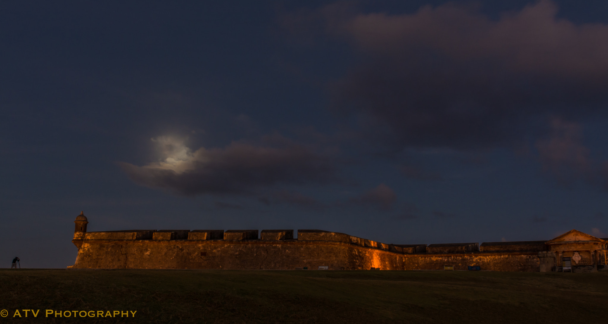 Nikon AF-S Nikkor 24-70mm F2.8G ED sample photo. Moonset and sunrise at el morro photography