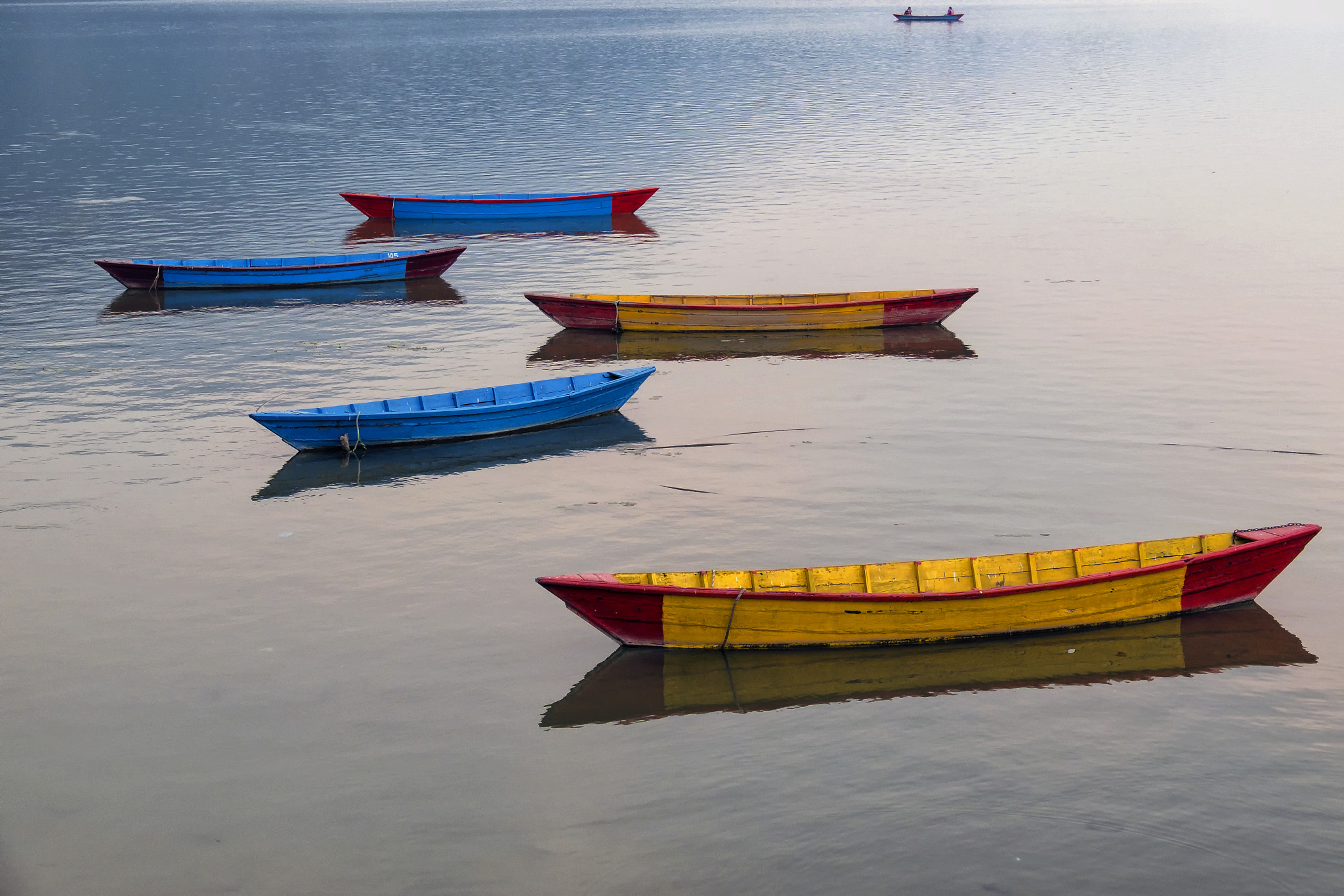 Fujifilm X-T2 + Fujifilm XF 18-135mm F3.5-5.6 R LM OIS WR sample photo. Lake fewa boats photography