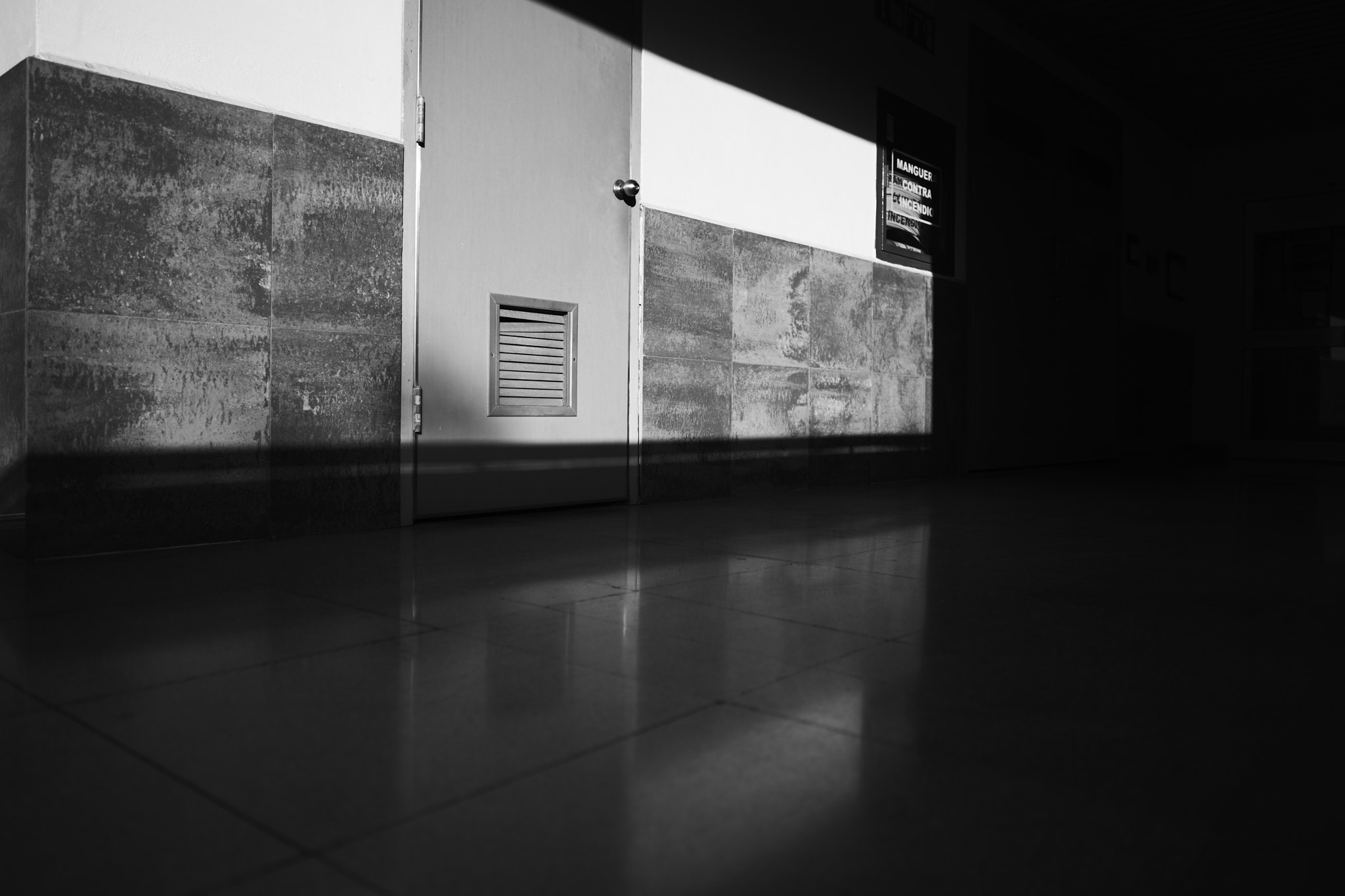 ZEISS Batis 25mm F2 sample photo. Shadows photography