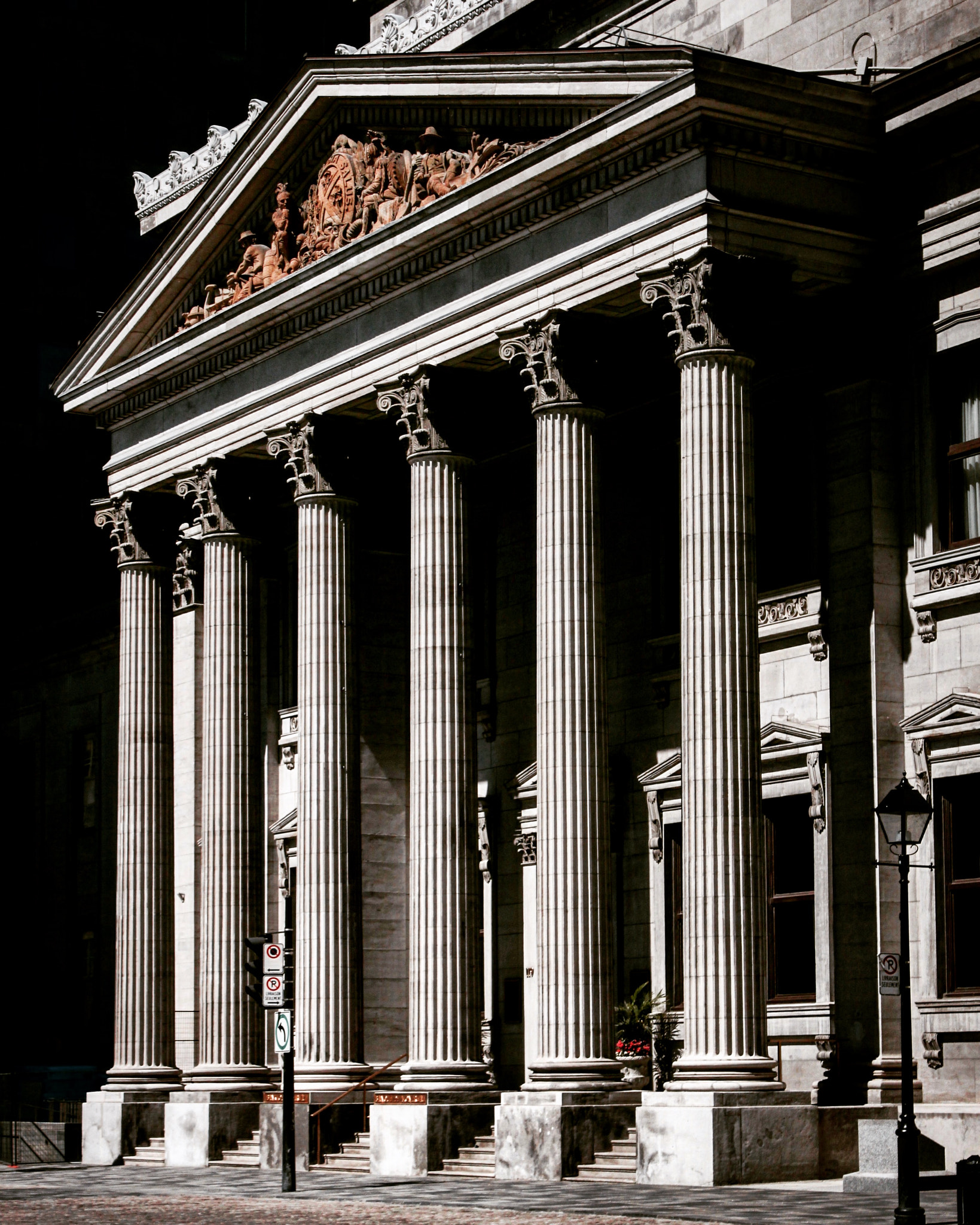 Canon EF-S 18-55mm F3.5-5.6 IS sample photo. Facade of the magnificent bank of montreal at the old district.. photography