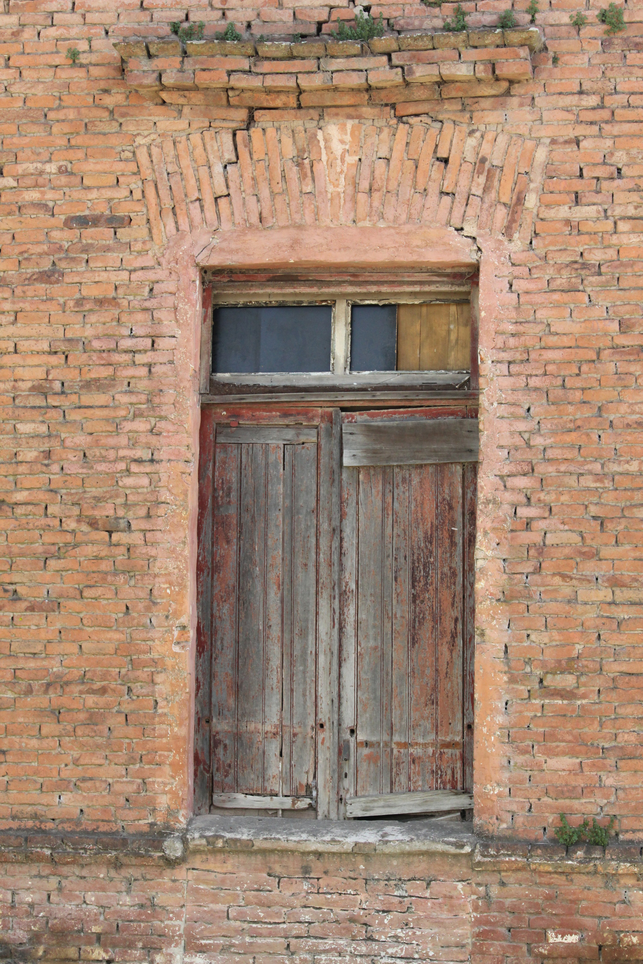 Canon EF-S 55-250mm F4-5.6 IS STM sample photo. Puerta vieja photography