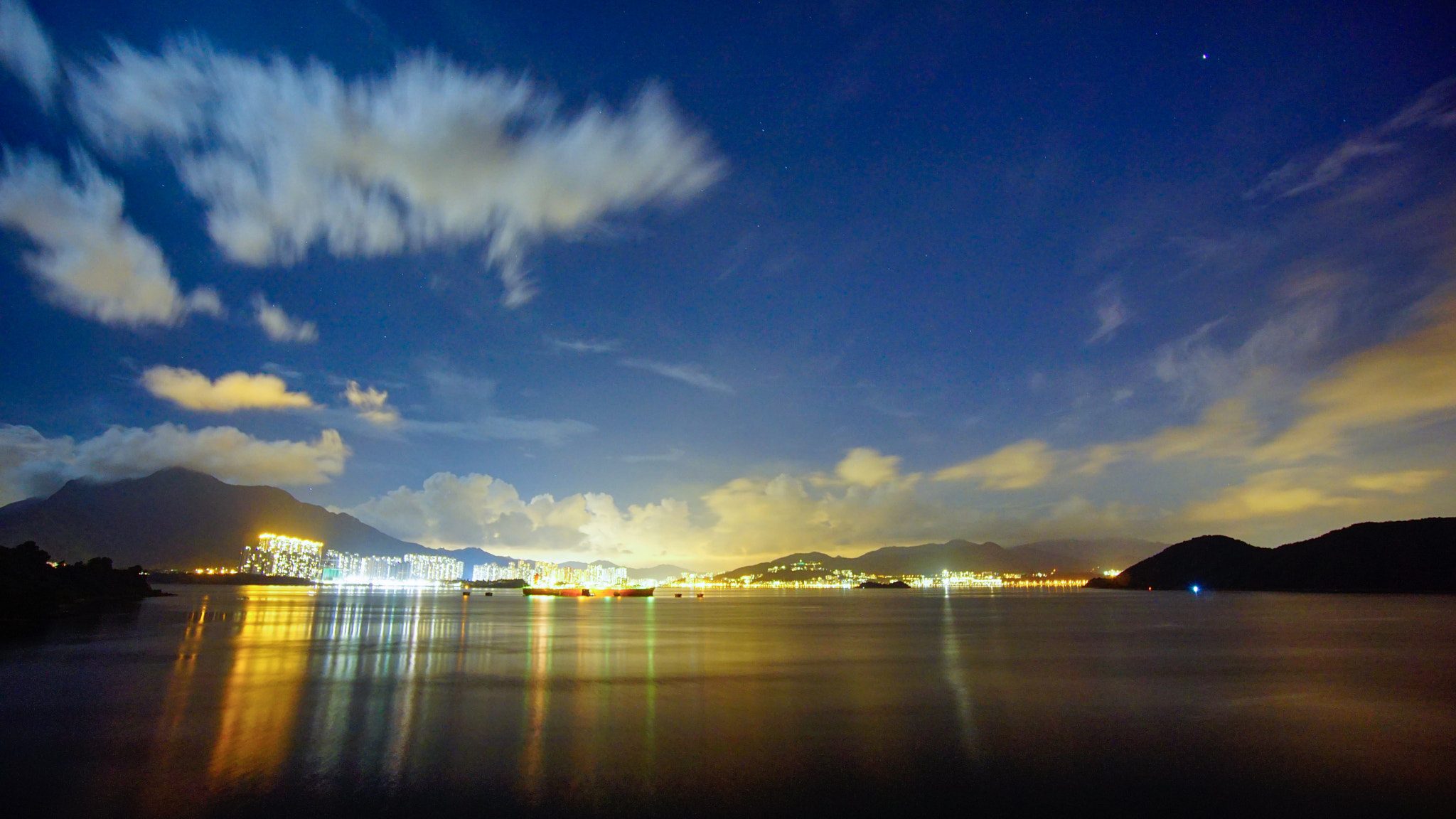 Sony a6000 + Sony E 10-18mm F4 OSS sample photo. Night. photography
