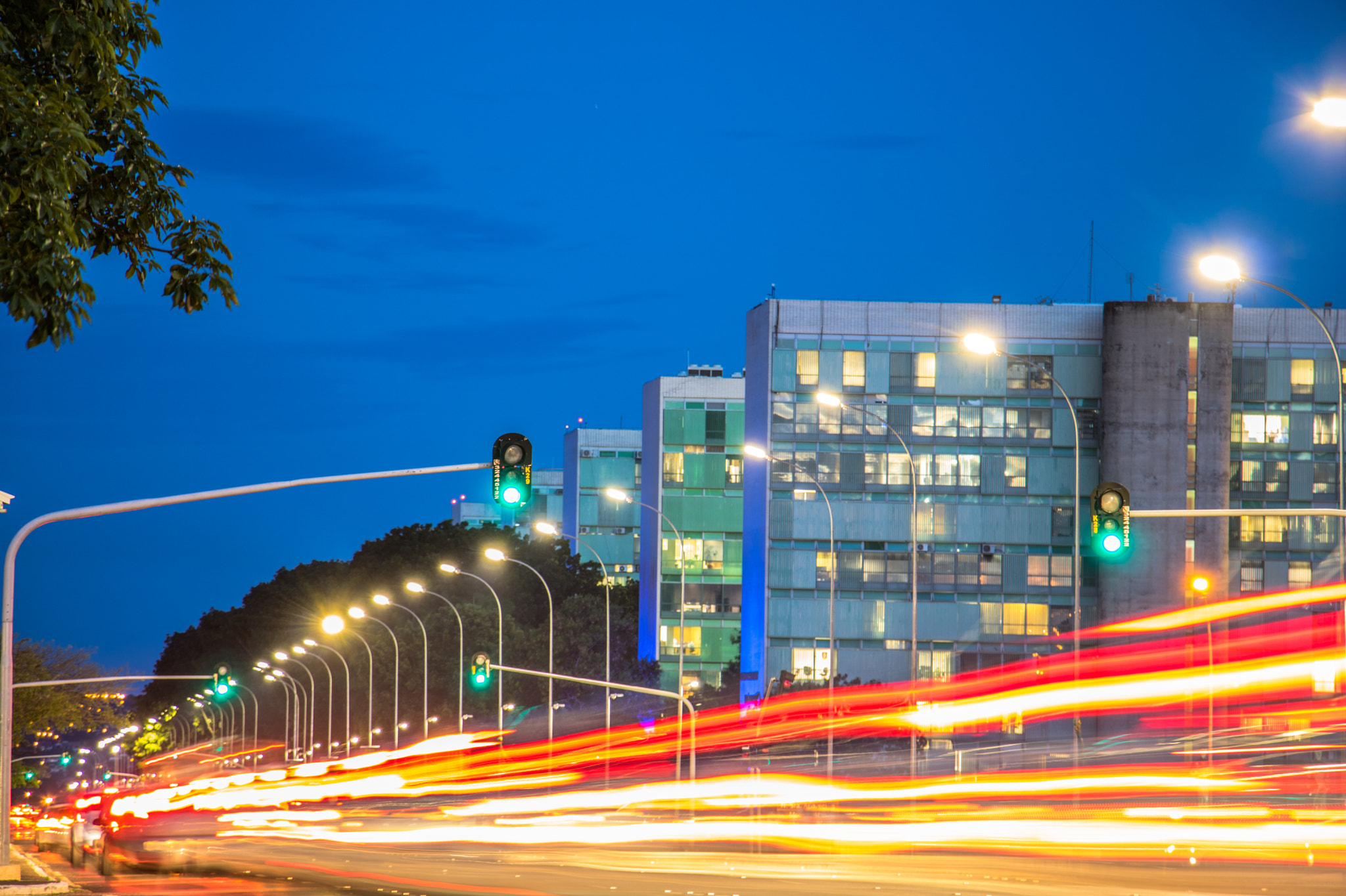 Canon EOS 760D (EOS Rebel T6s / EOS 8000D) sample photo. Movement in the city photography