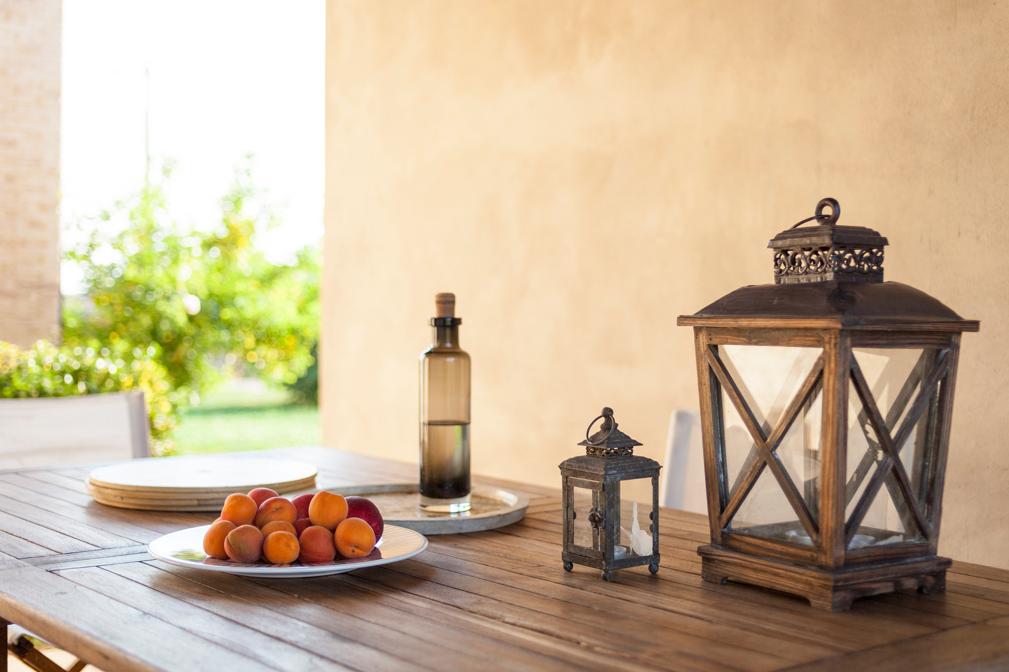 EF28-70mm f/2.8L USM sample photo. Under the porch photography