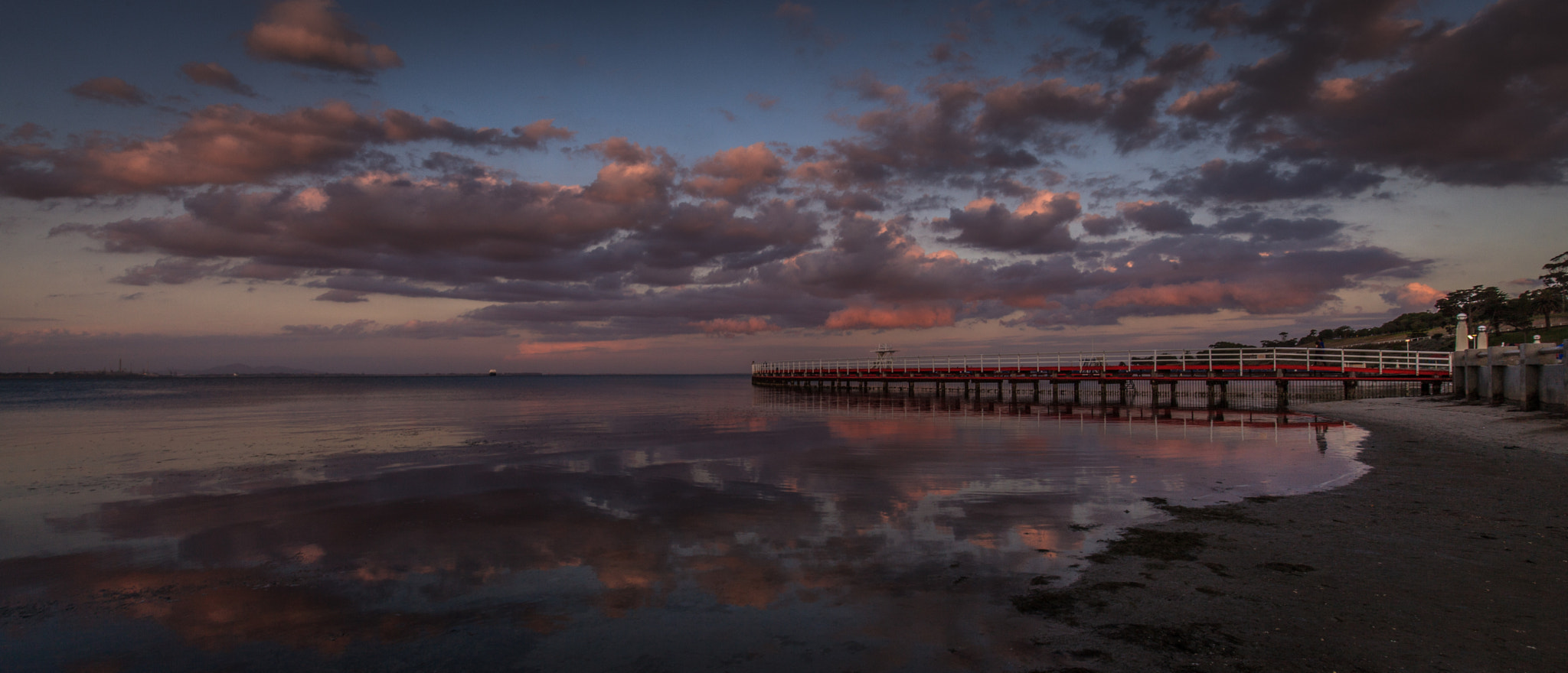 Canon EF 16-35mm F4L IS USM sample photo. Promenade at day's end photography