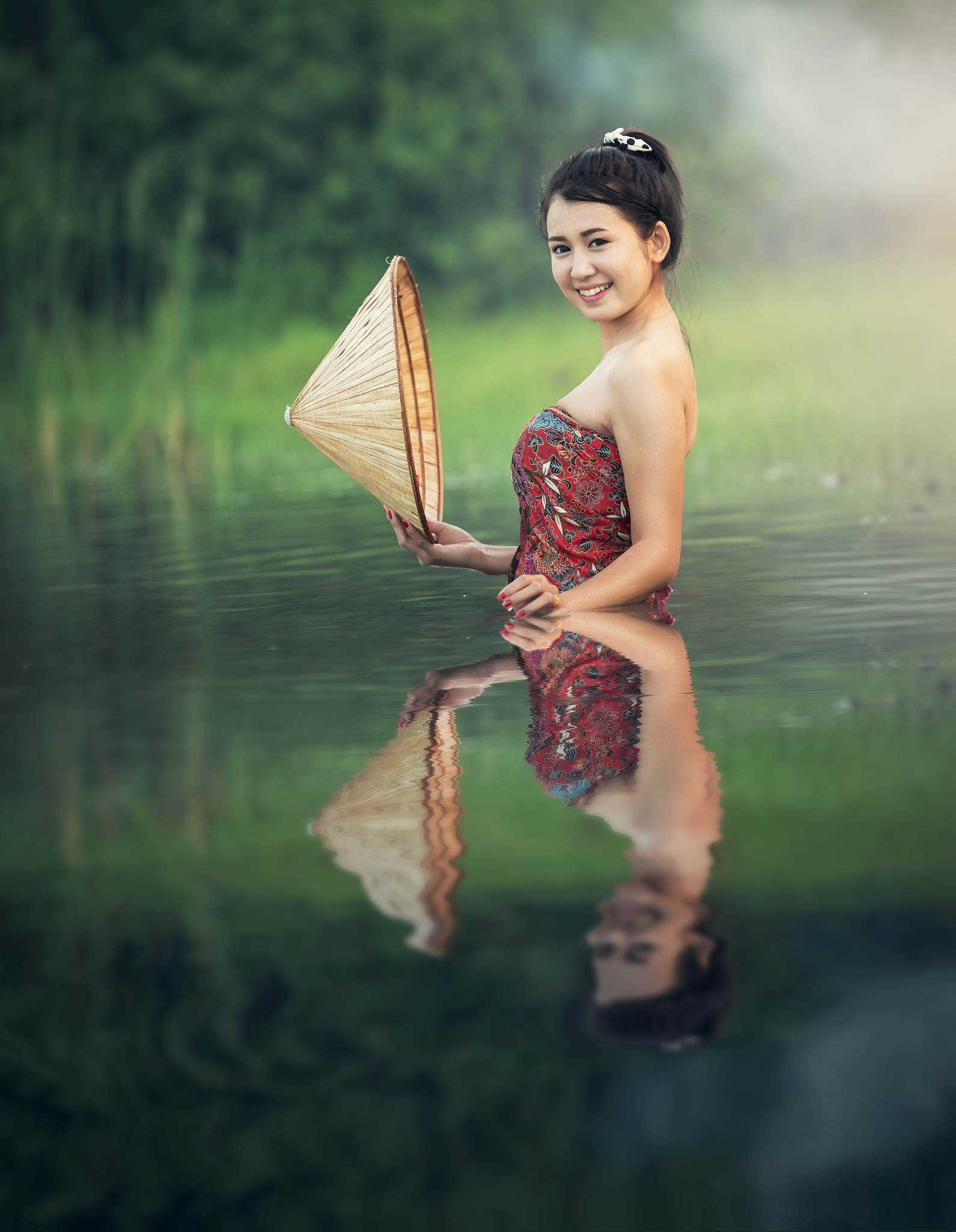 Asian sexy women bathing at river