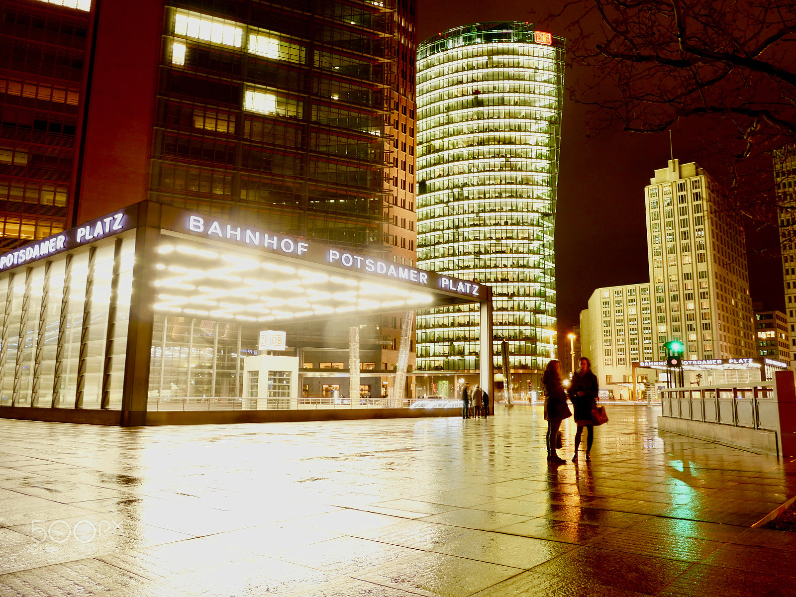 LUMIX G VARIO 12-60/F3.5-5.6 sample photo. Shape of light at potsdamer platz photography