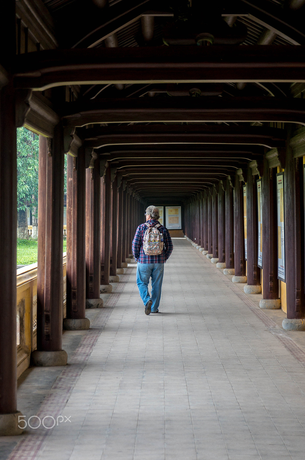 Sony Alpha NEX-5T + Sony Vario-Tessar T* E 16-70mm F4 ZA OSS sample photo. Contemplation alone photography