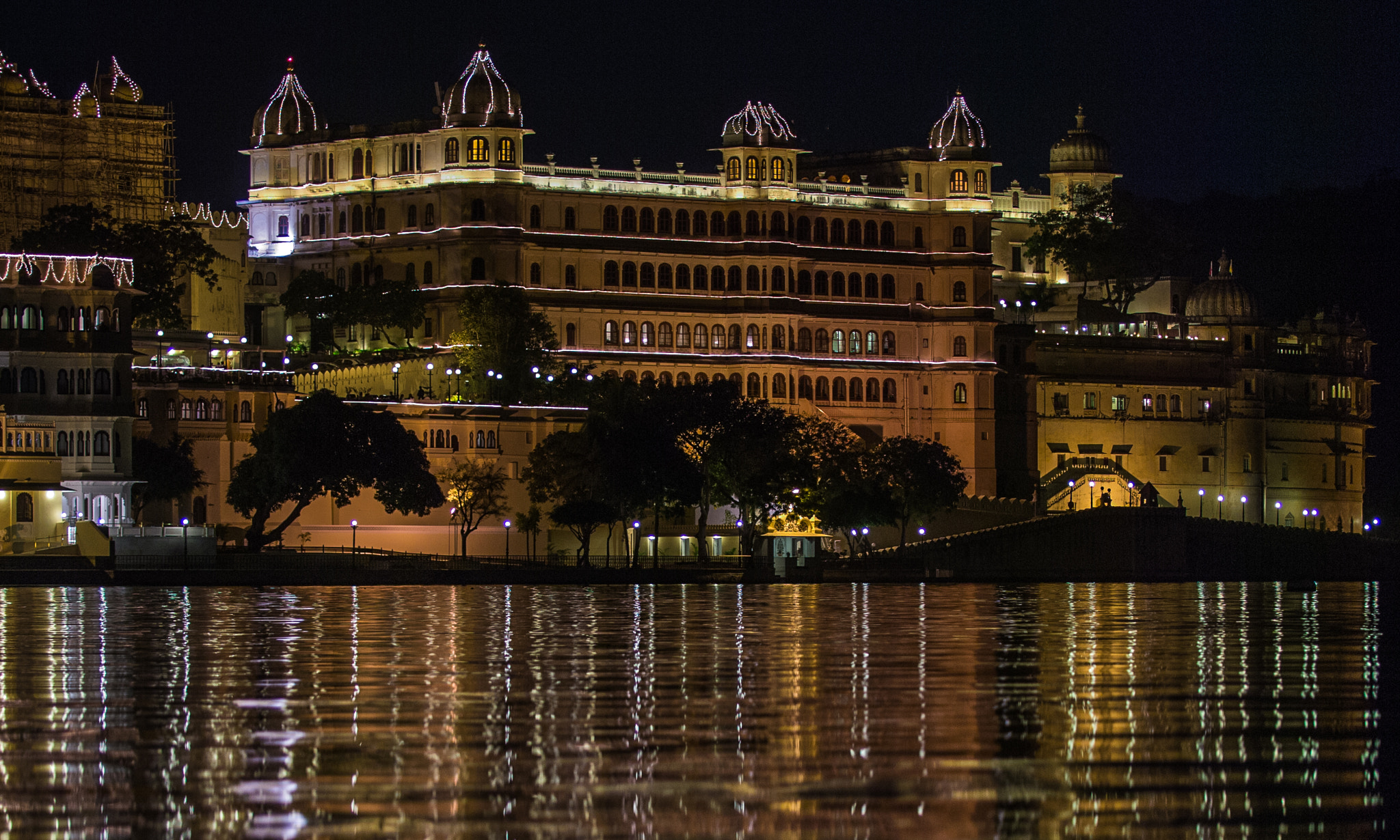 Olympus E-5 sample photo. Palace reflections photography