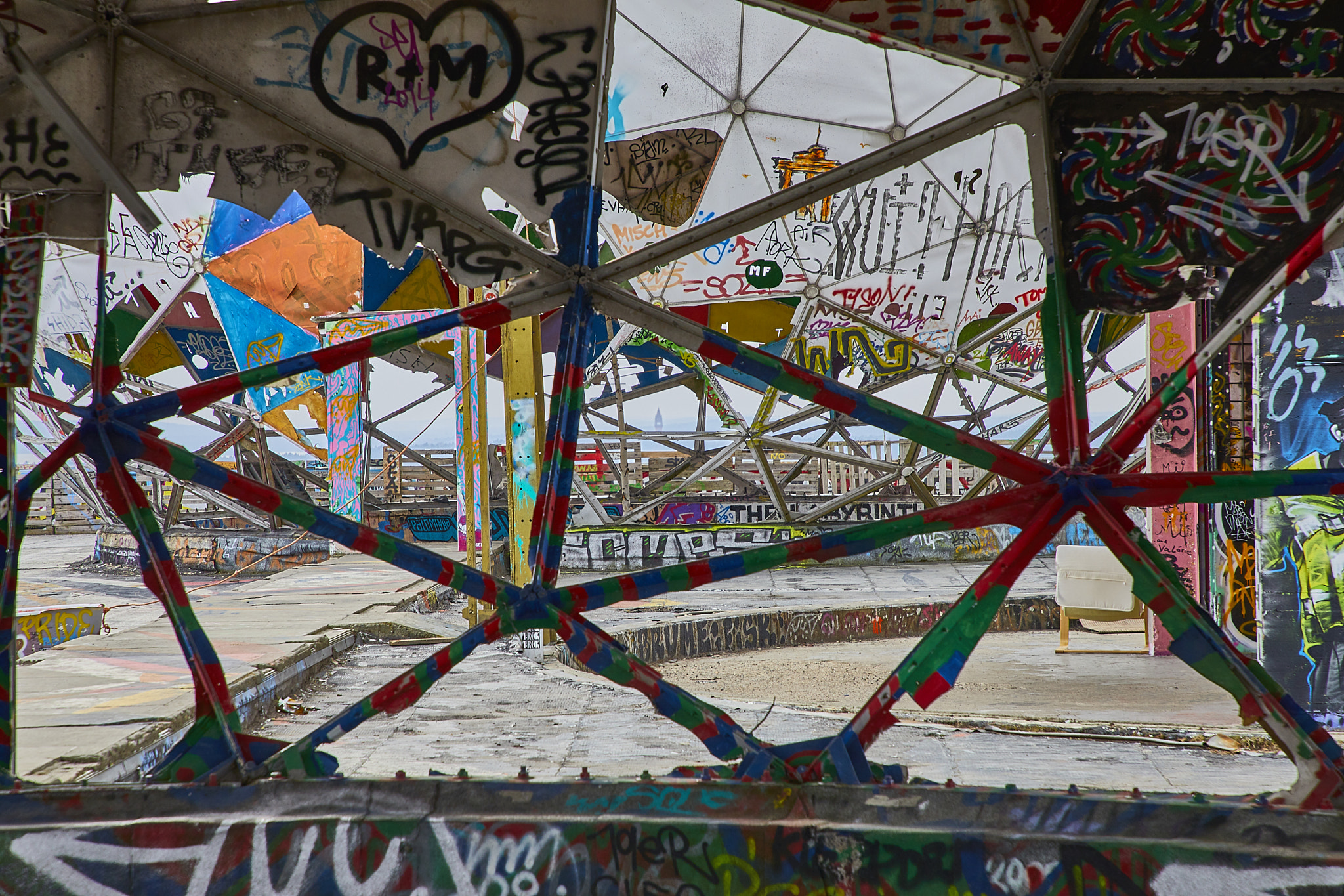 Canon EF 24-105mm F4L IS II USM sample photo. Abstract in berlin photography