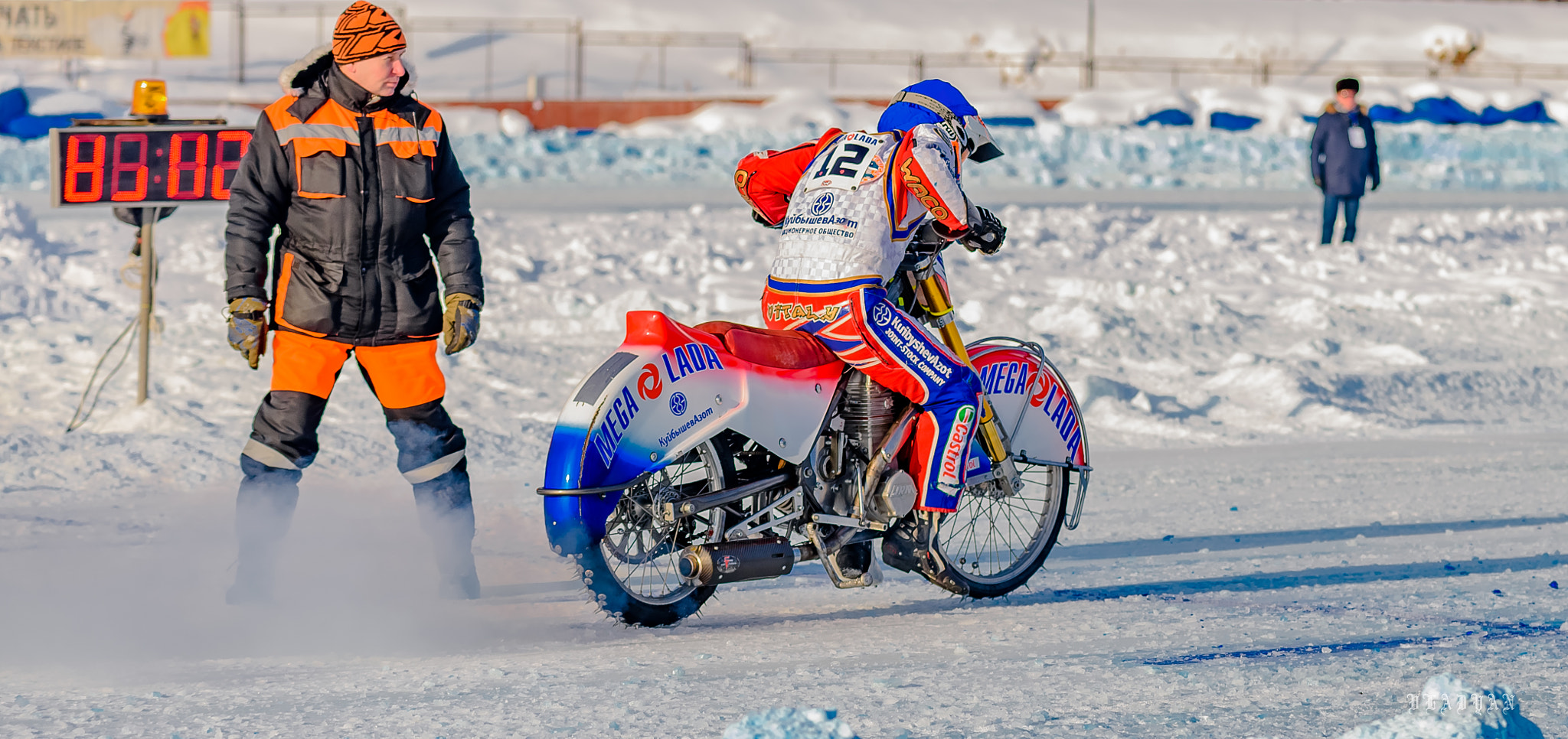 Nikon AF-S Nikkor 70-200mm F4G ED VR sample photo. Ice speedway russia photography