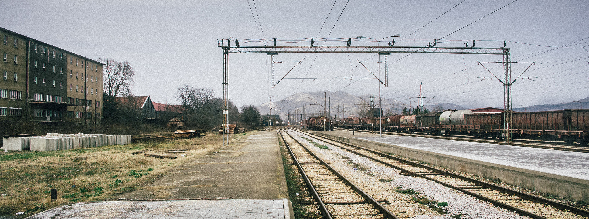 Nikon D7000 + Sigma 18-50mm F3.5-5.6 DC sample photo. Trainyard photography