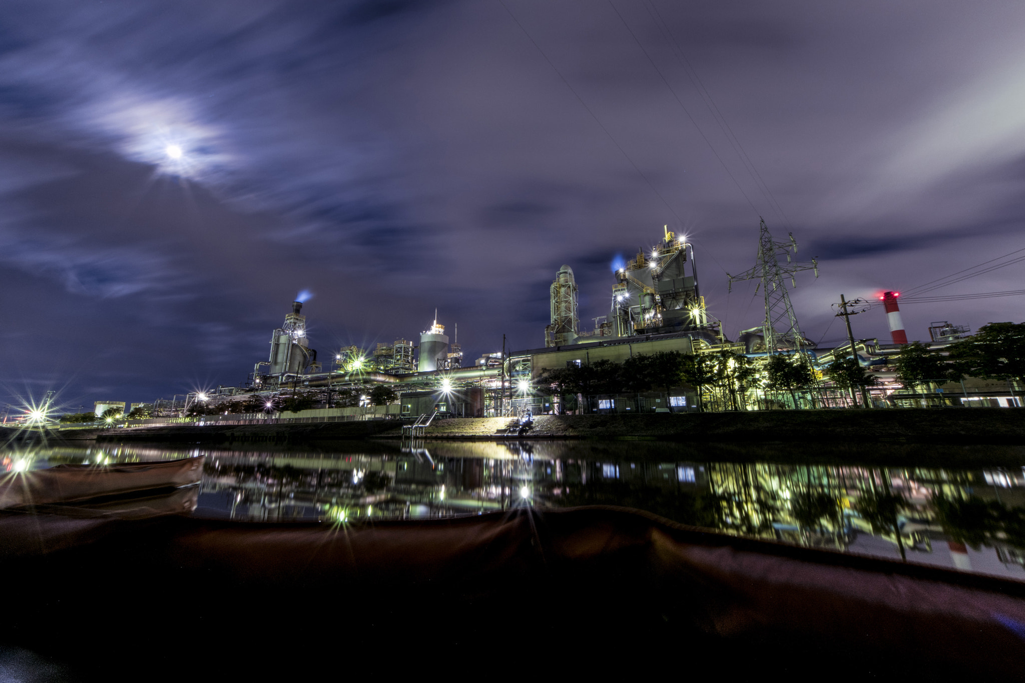 Sigma 8-16mm F4.5-5.6 DC HSM sample photo. Factory nightscape photography