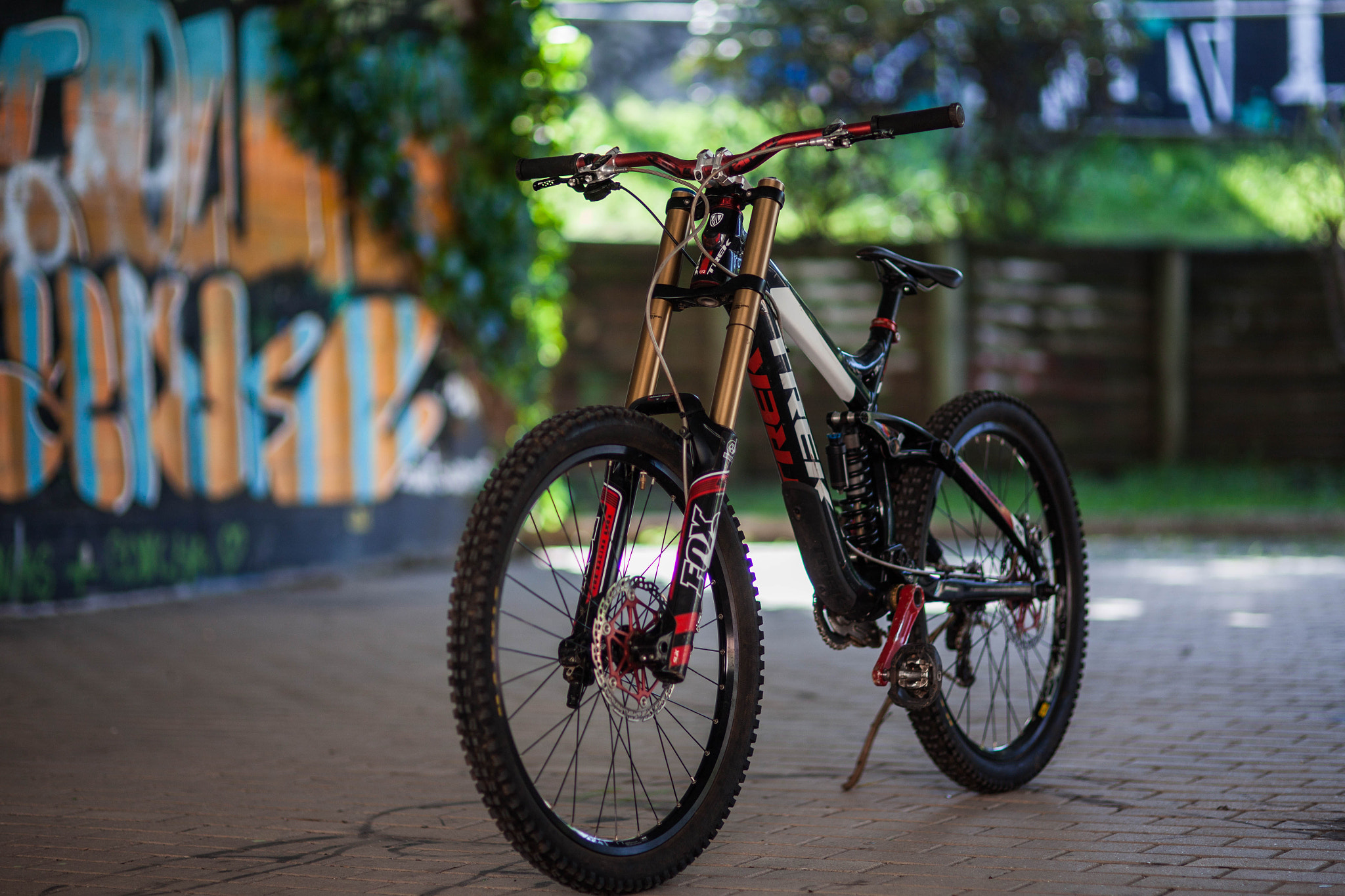 Sigma 85mm F1.4 EX DG HSM sample photo. Trek 88 photography