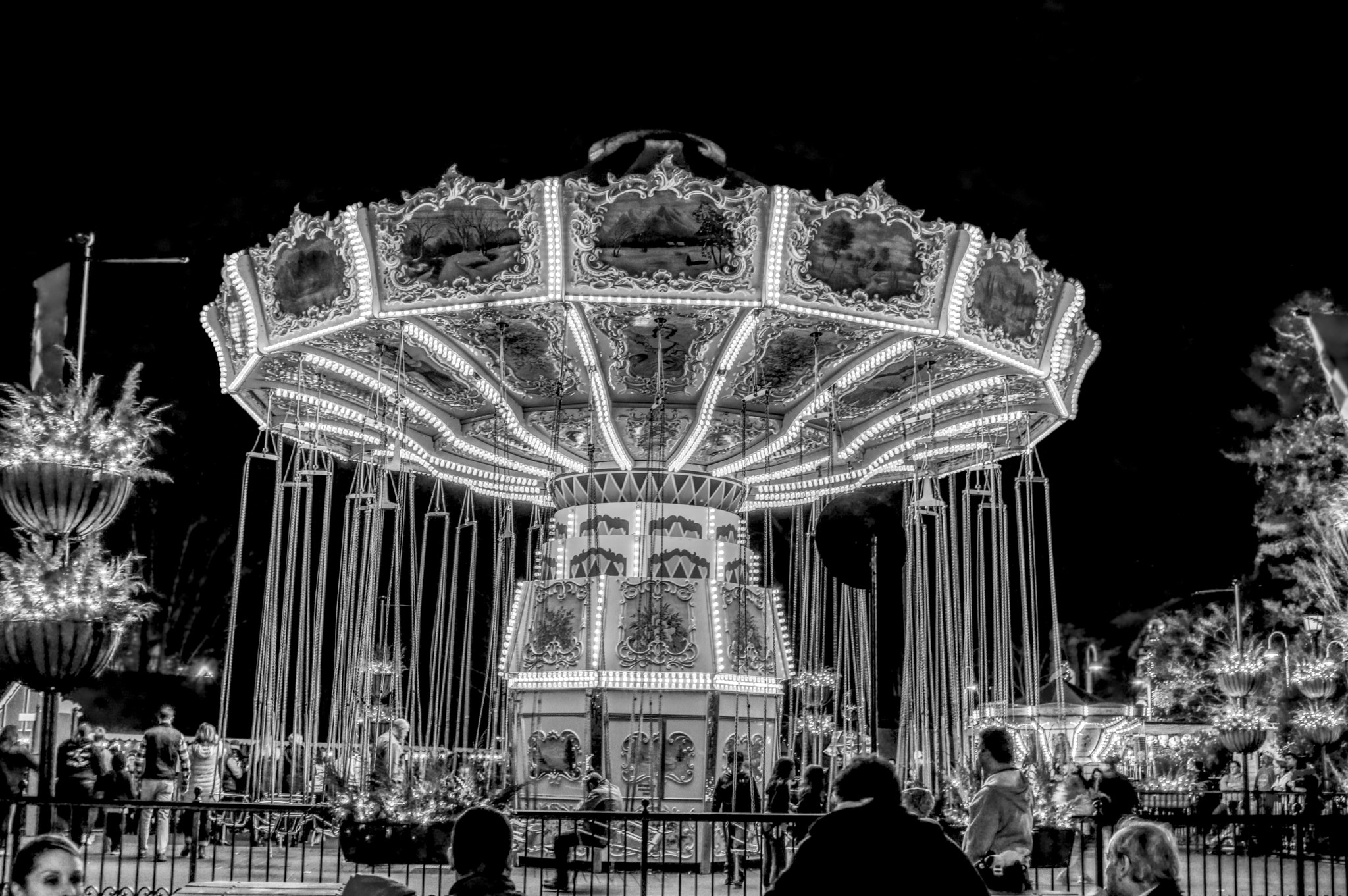 Canon EOS 760D (EOS Rebel T6s / EOS 8000D) sample photo. Busch gardens chair swings at night photography