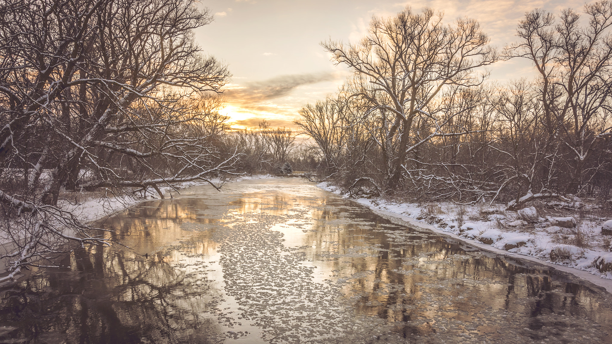 Sigma 18-35mm f/1.8 DC HSM sample photo. River morning photography