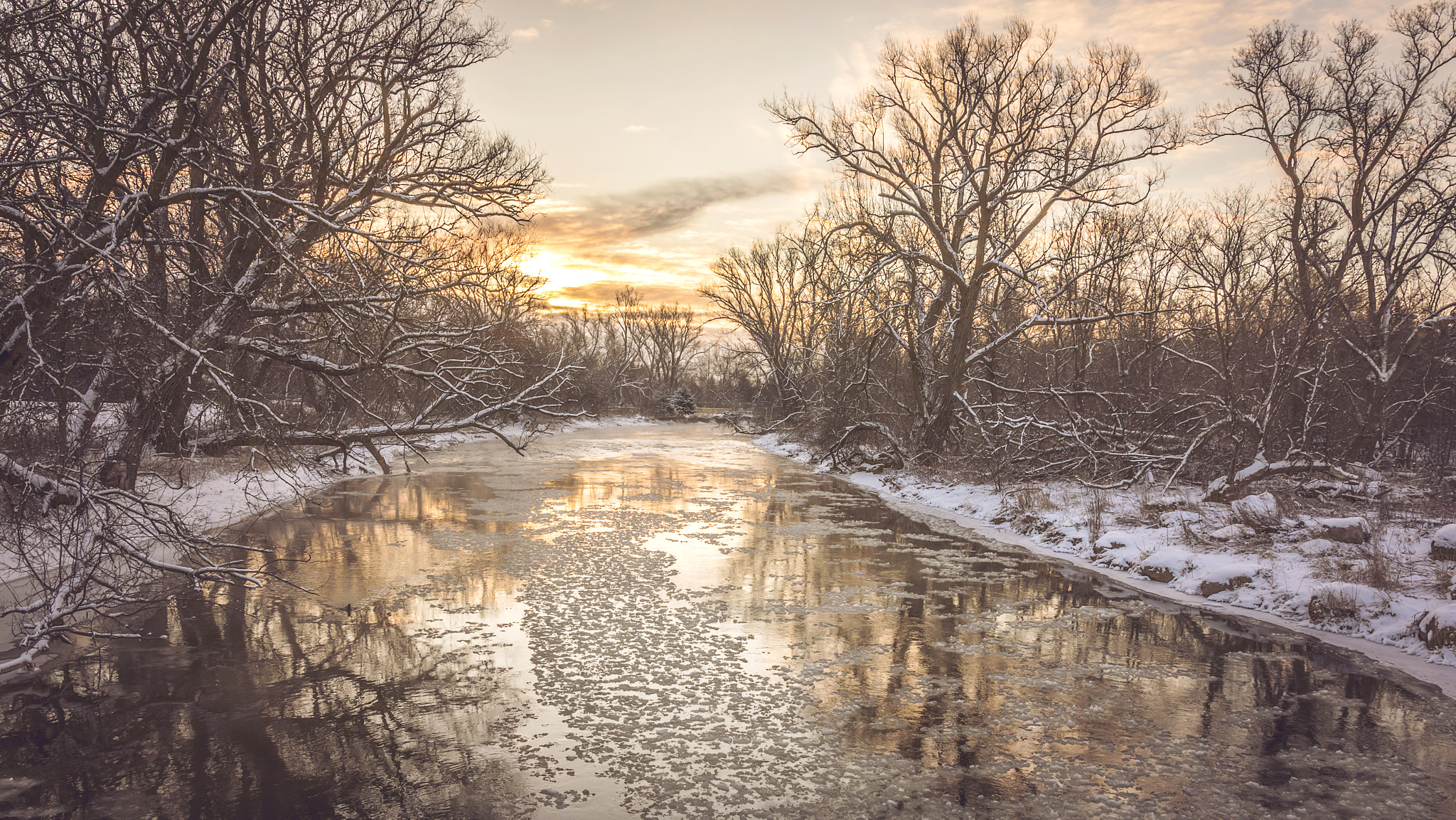 Canon EOS 7D Mark II + Sigma 18-35mm f/1.8 DC HSM sample photo. River morning photography