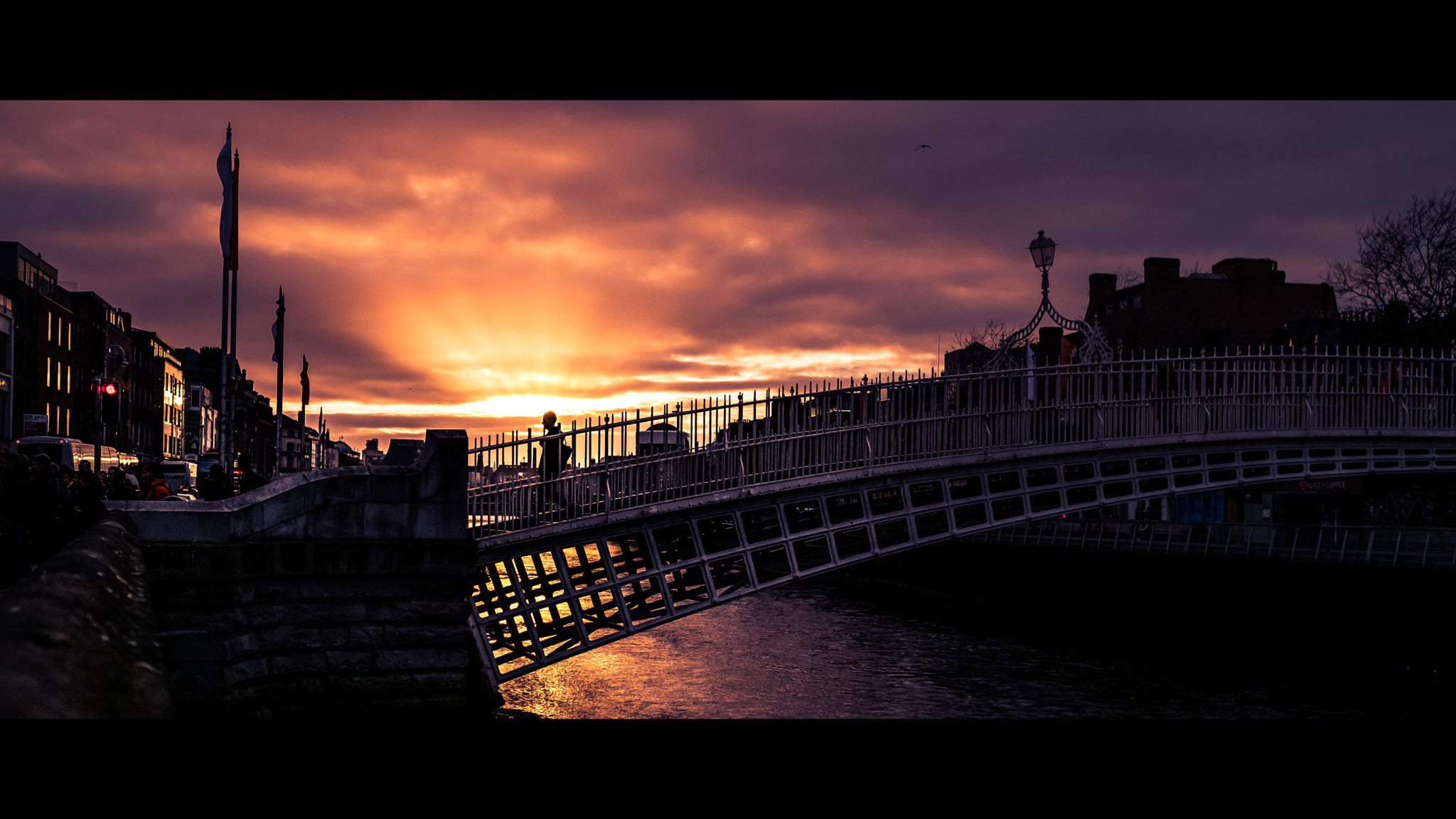 Fujifilm X-Pro2 + Fujifilm XF 23mm F1.4 R sample photo. Ha'penny bridge - dublin, ireland - color street photography photography