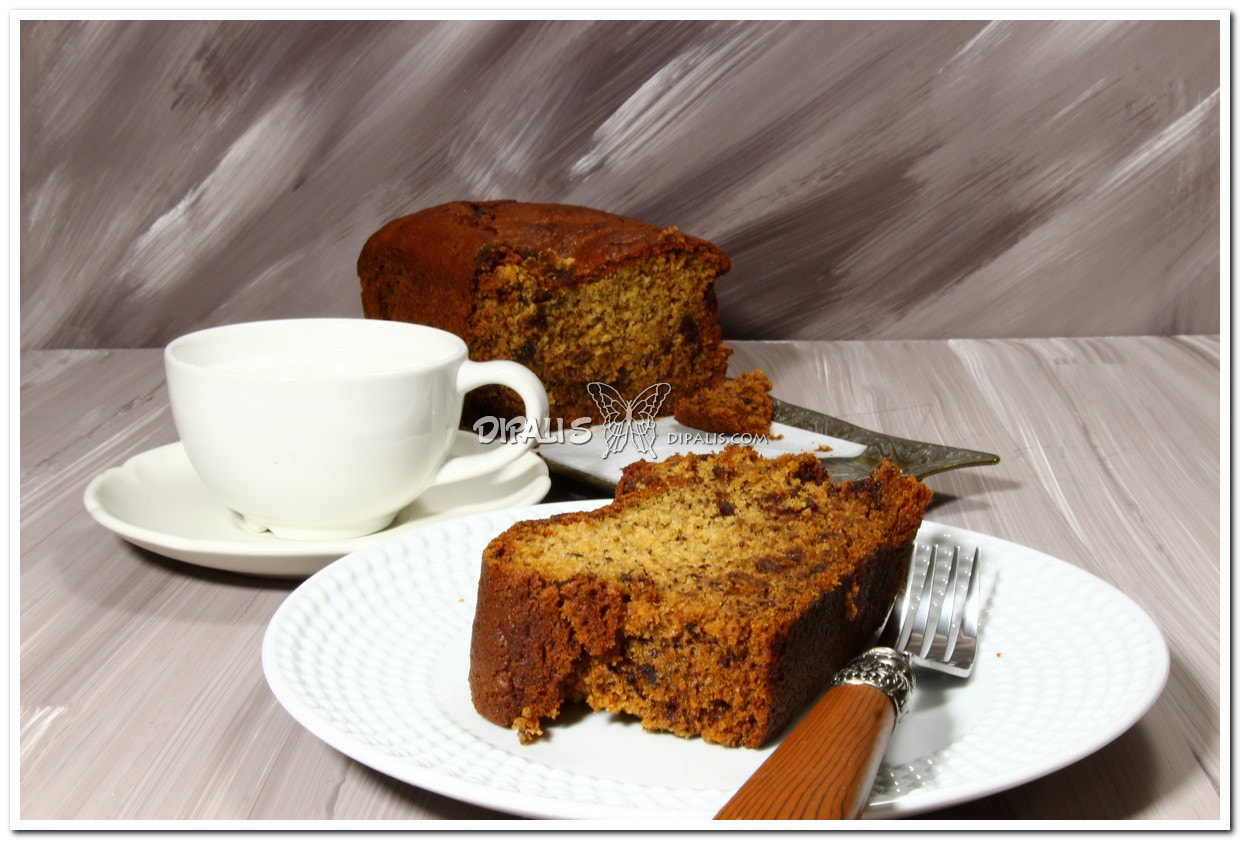 Canon EOS 600D (Rebel EOS T3i / EOS Kiss X5) + Canon EF 24-105mm F4L IS USM sample photo. Banana bread photography