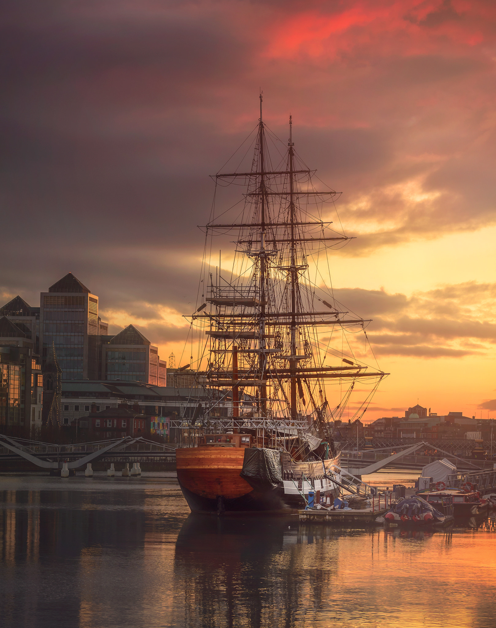 Nikon AF-S Nikkor 70-200mm F4G ED VR sample photo. Jeannie johnston on the river liffey photography