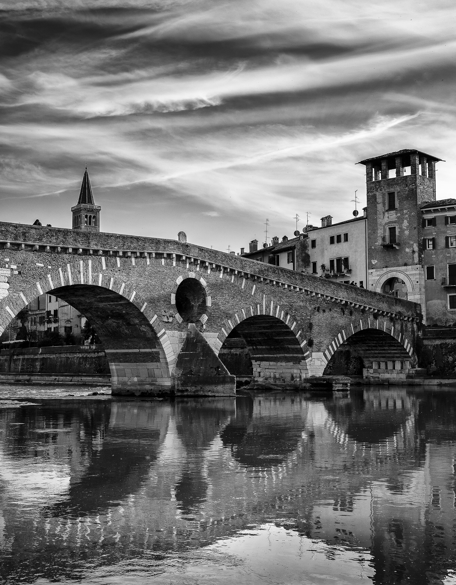 Fujifilm X-T2 + Fujifilm XF 27mm F2.8 sample photo. Verona, ponte pietra photography