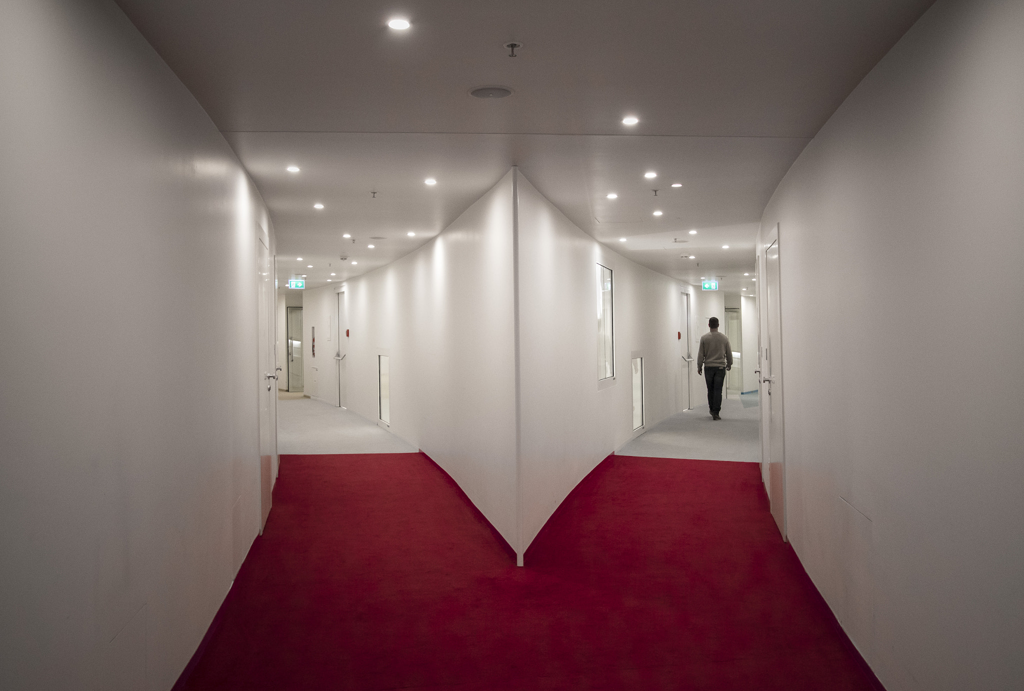 Canon EF-S 10-22mm F3.5-4.5 USM sample photo. Corridoi photography