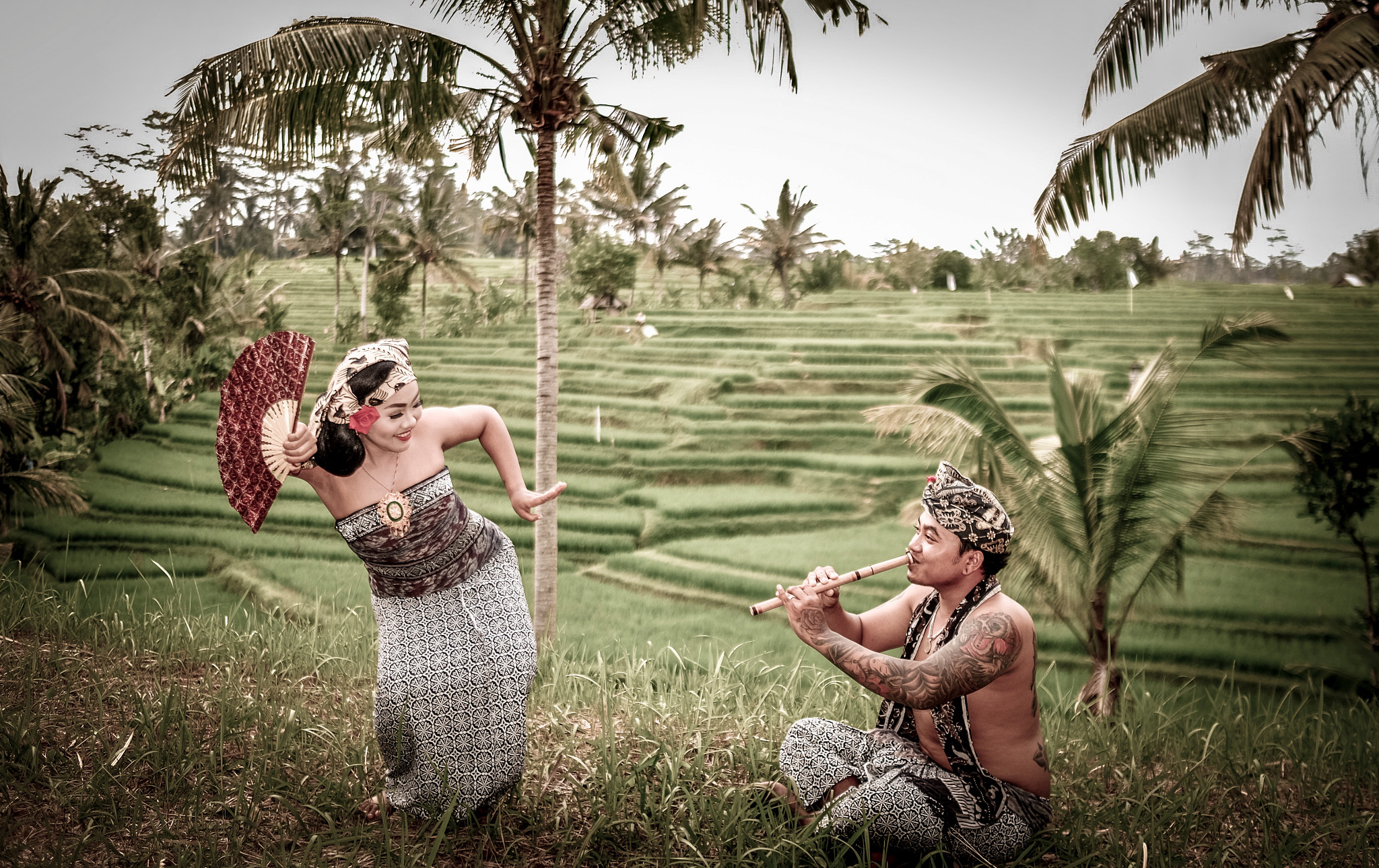 Fujifilm X-T10 + Fujifilm XF 23mm F1.4 R sample photo. Dancing of bride and groom photography