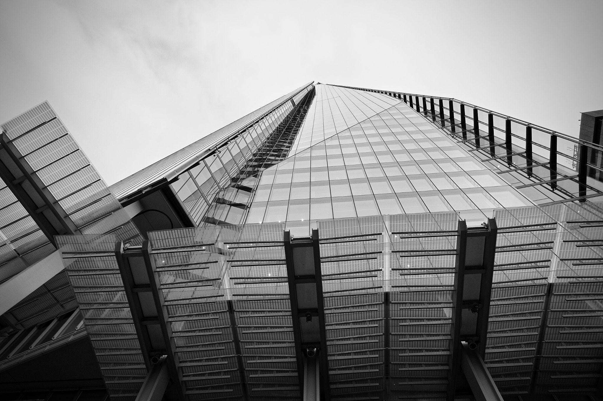 Sony Cyber-shot DSC-RX100 IV + Sony 24-70mm F1.8-2.8 sample photo. The shard, london, uk. photography